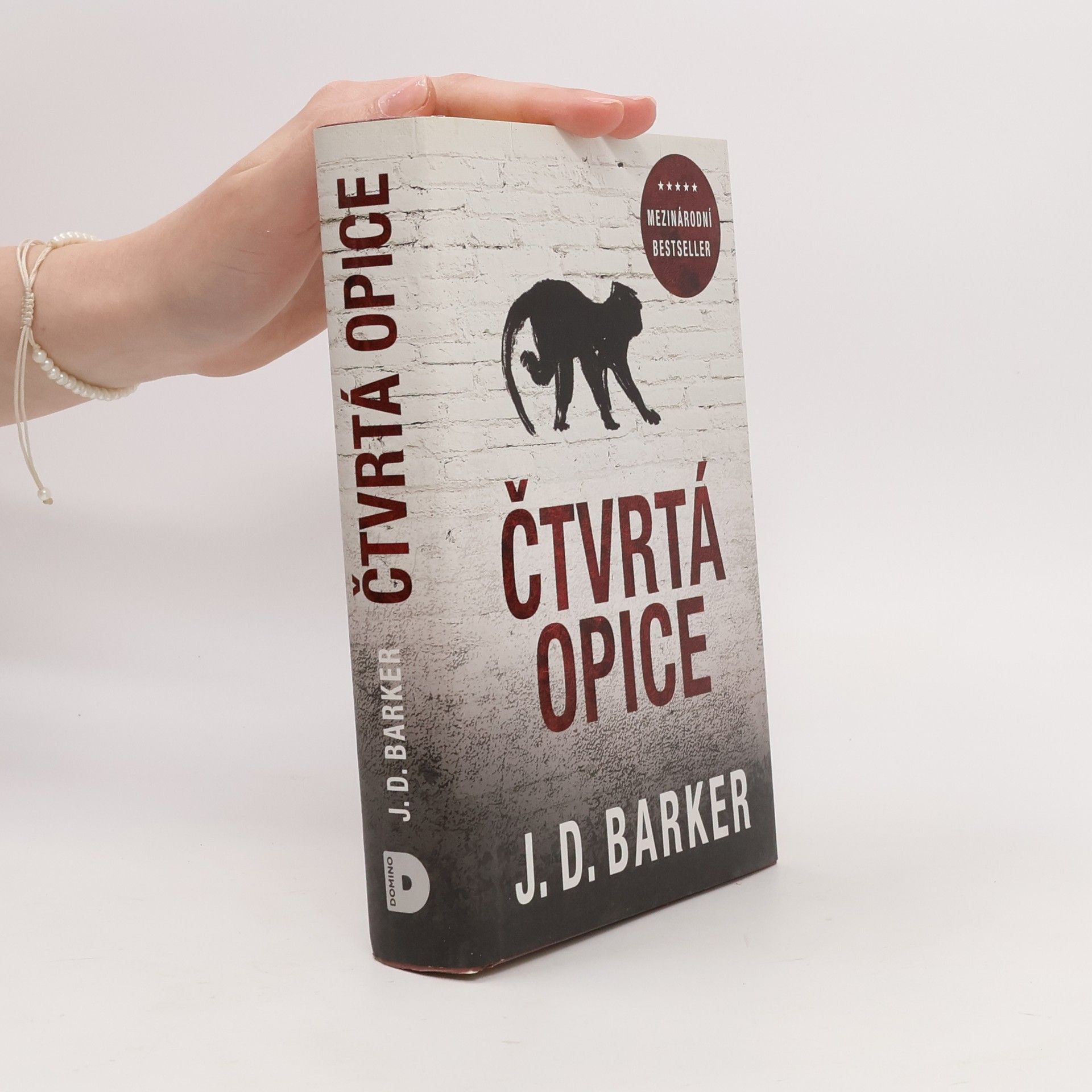 J. D. (Jonathan Dylan) Barker Čtvrtá opice
