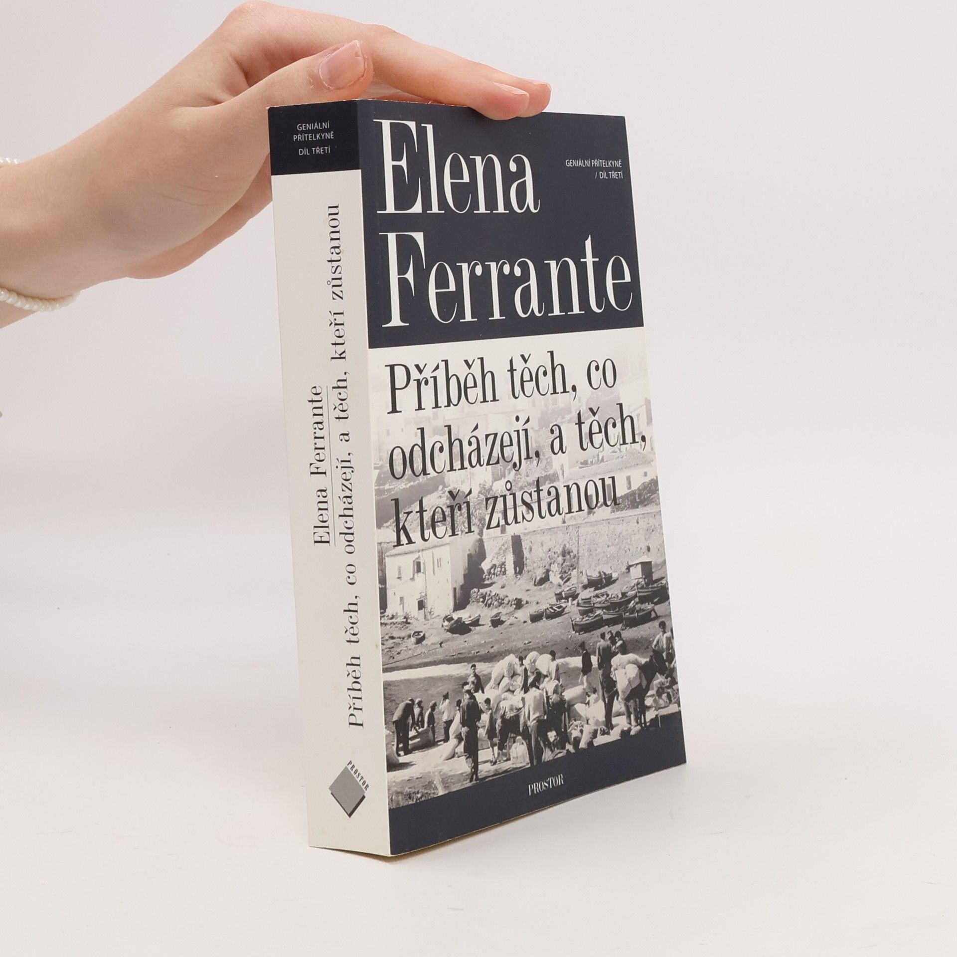 Elena Ferrante Geniální přítelkyně 3. Příběh těch, co odcházejí, a těch, kteří zůstanou