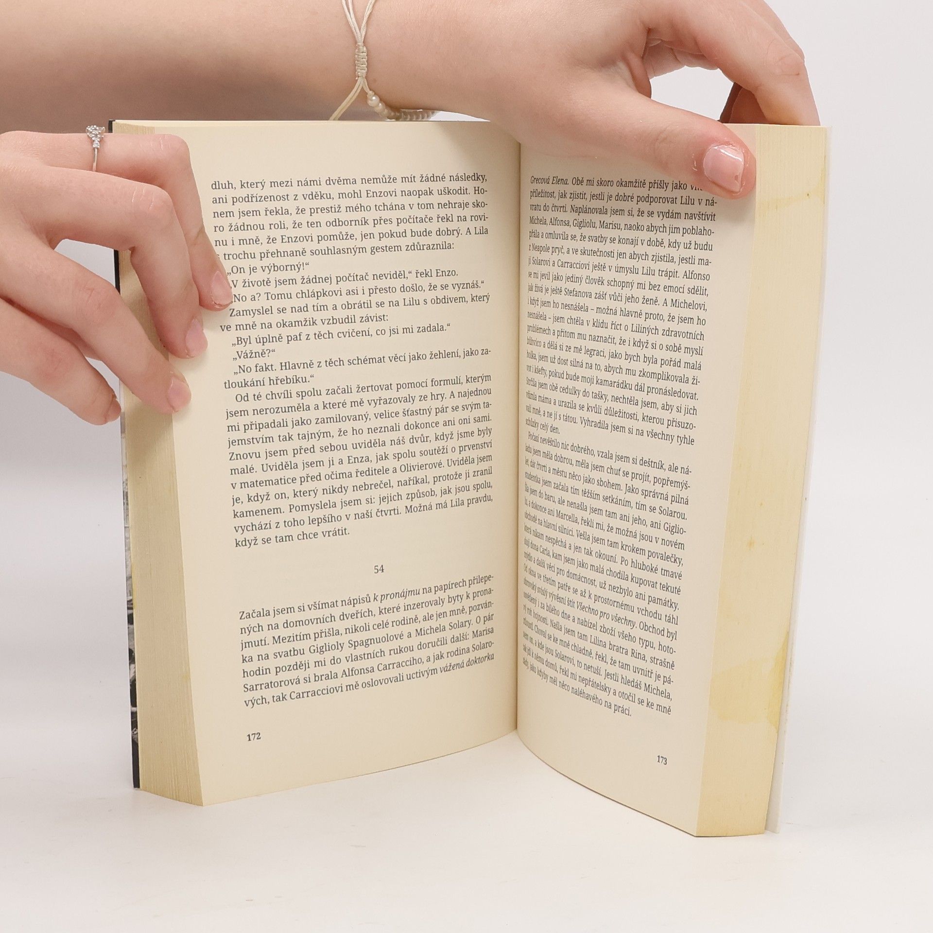Elena Ferrante Geniální přítelkyně 3. Příběh těch, co odcházejí, a těch, kteří zůstanou