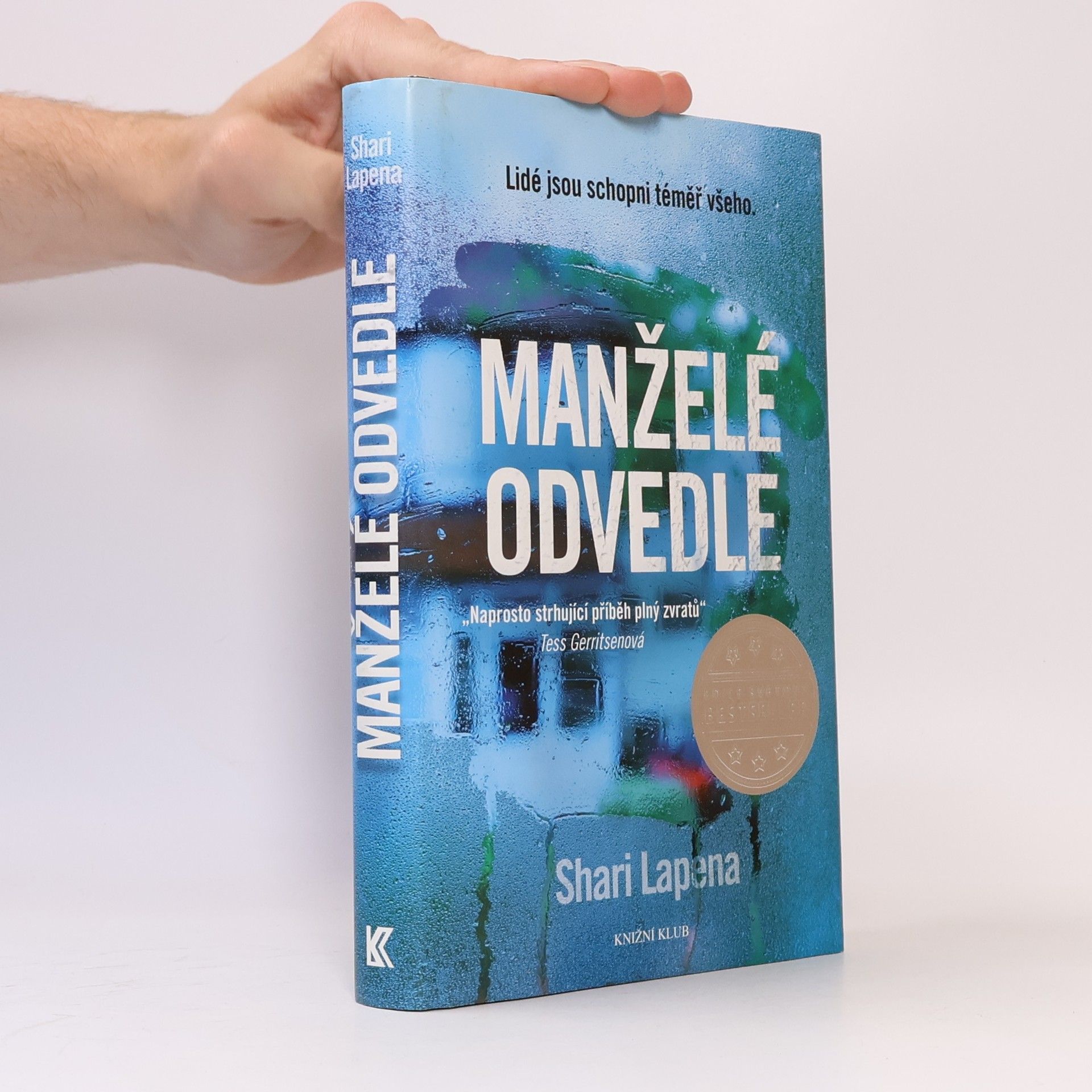 Shari Lapenová Manželé odvedle
