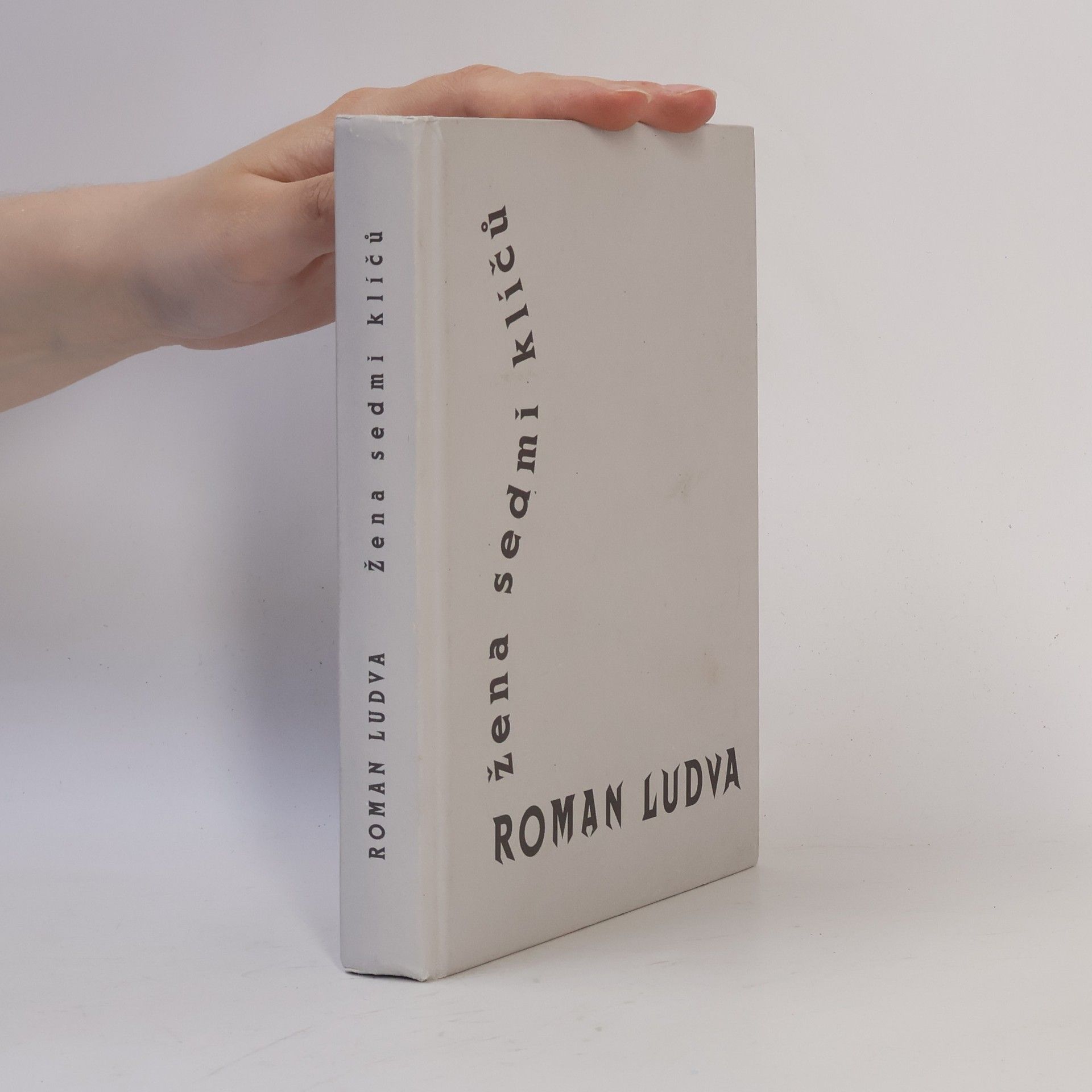 Roman Ludva Žena sedmi klíčů