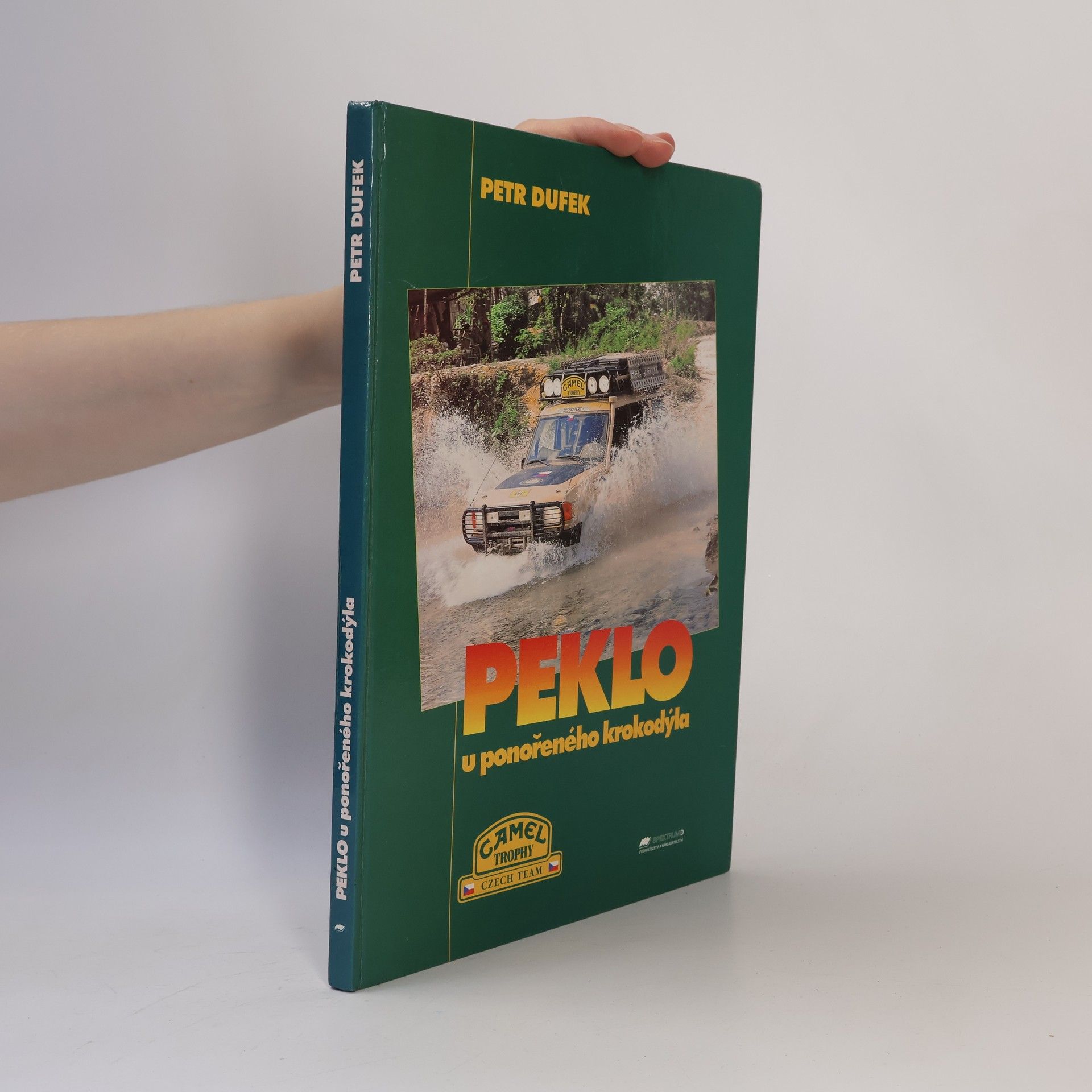 Petr Dufek Peklo u ponořeného krokodýla
