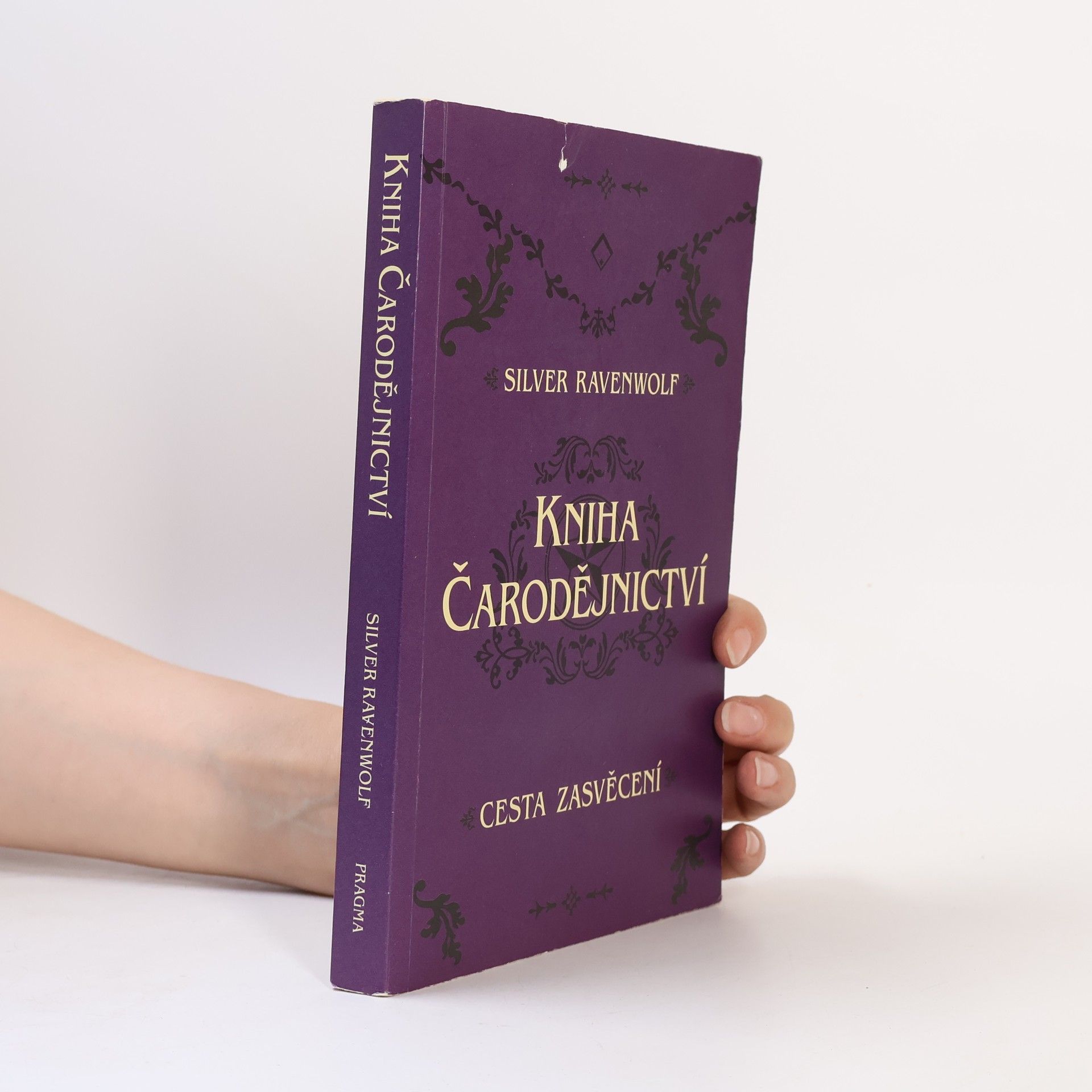 Silver RavenWolf Kniha čarodějnictví : cesta zasvěcení
