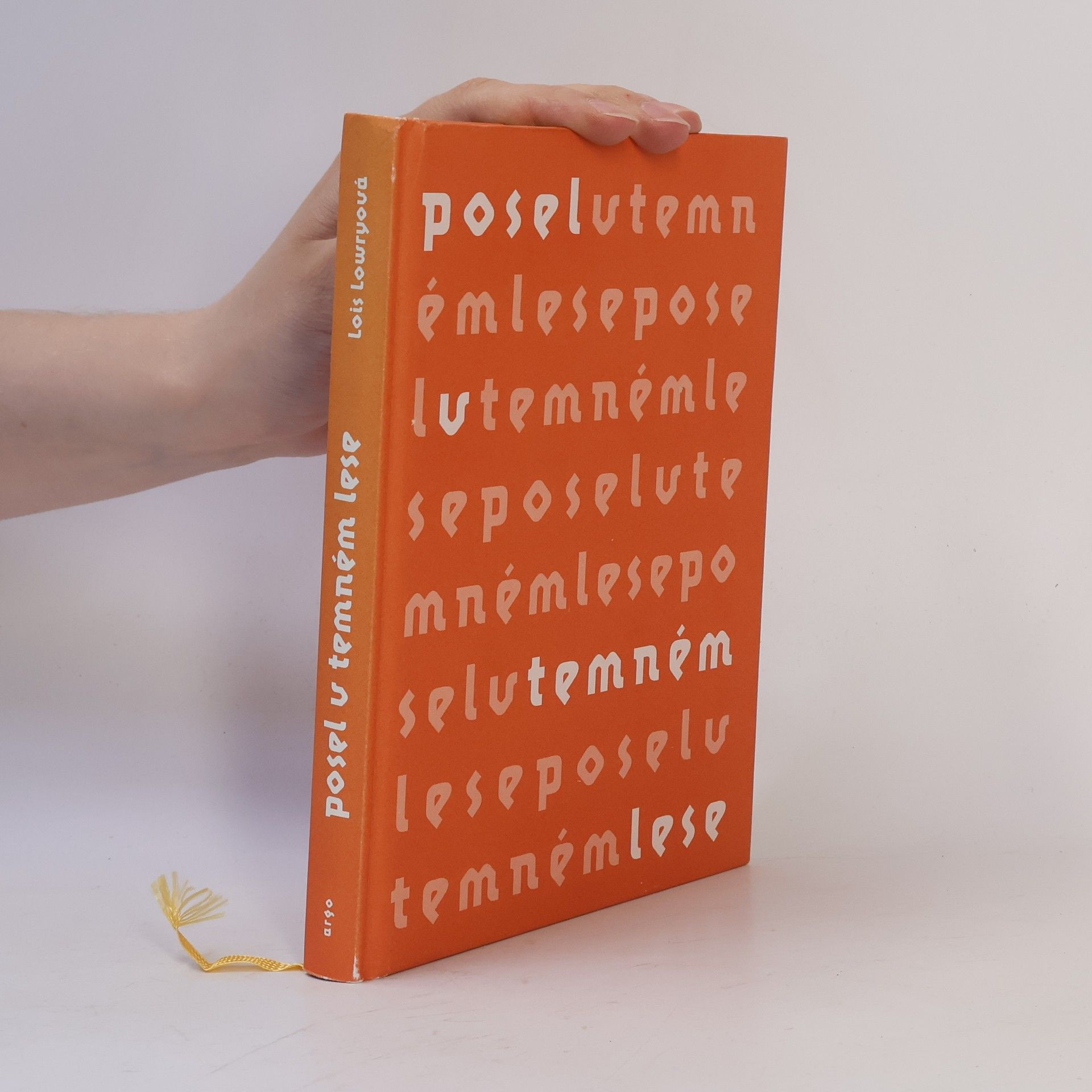Lois Lowry Posel v temném lese
