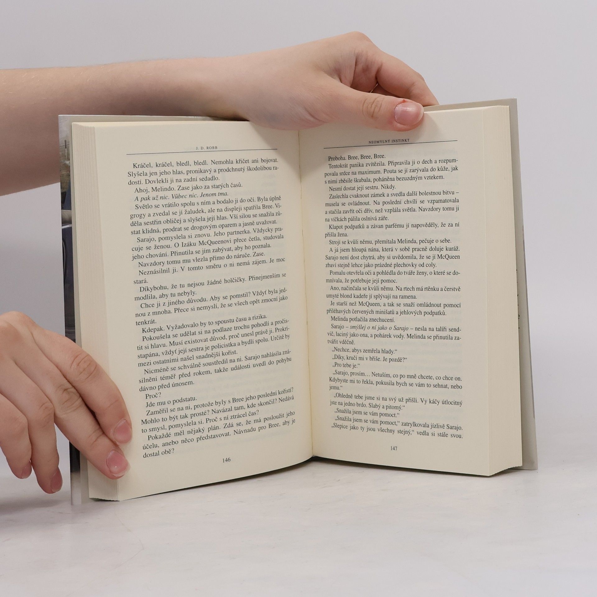 Nora Roberts Neomylný instinkt