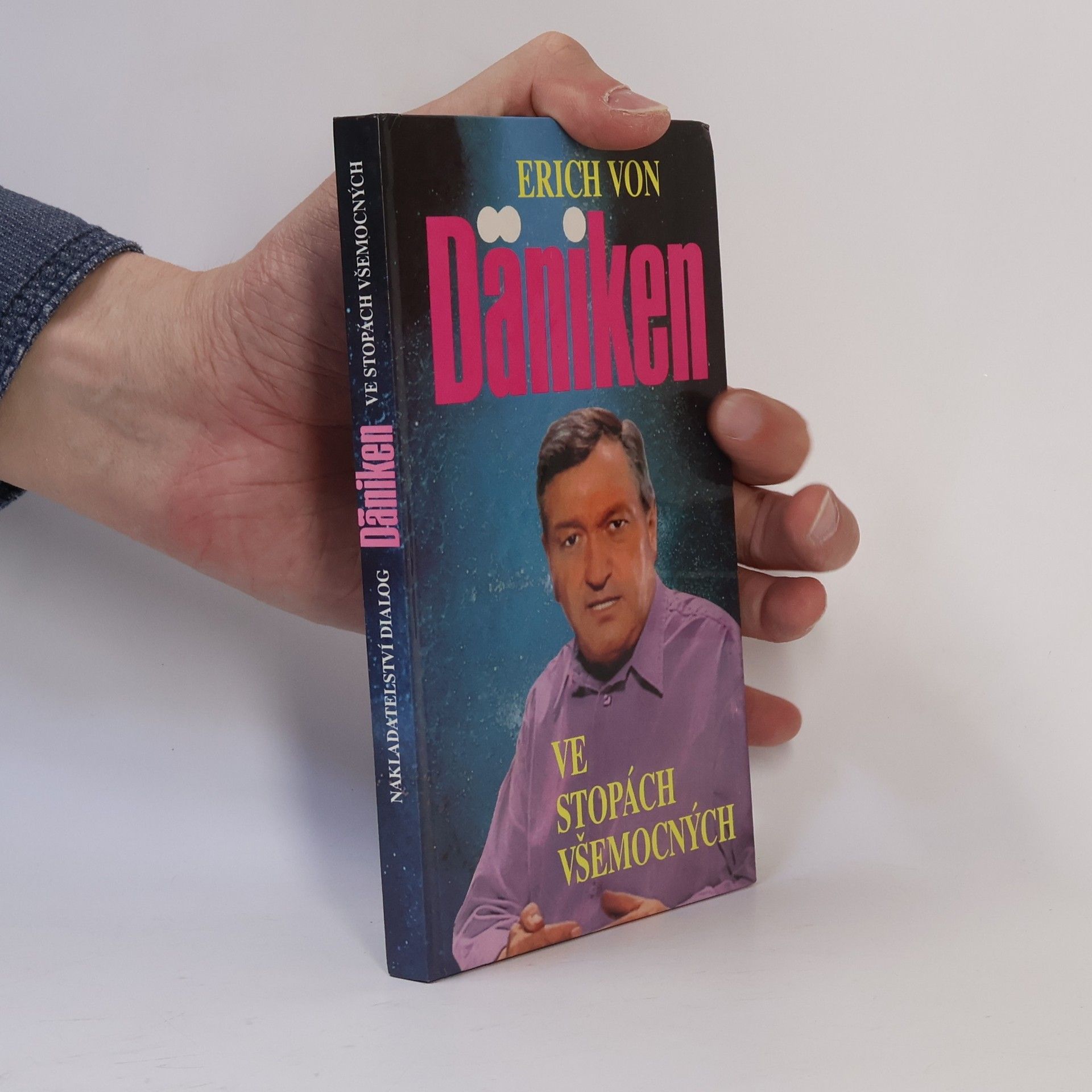 Erich von Däniken Ve stopách všemocných