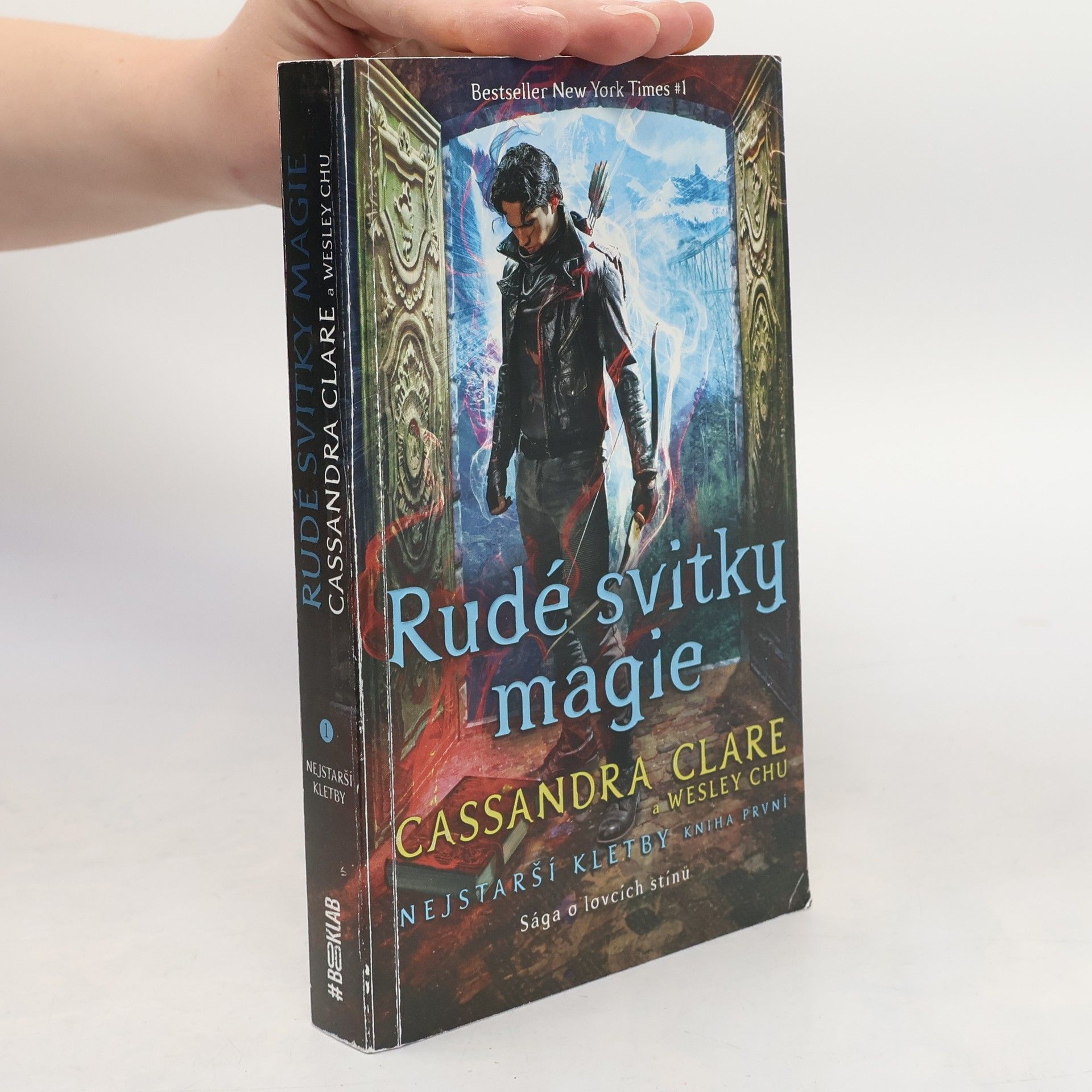 Cassandra Clare Nejstarší kletby. Kniha první, Rudé svitky magie