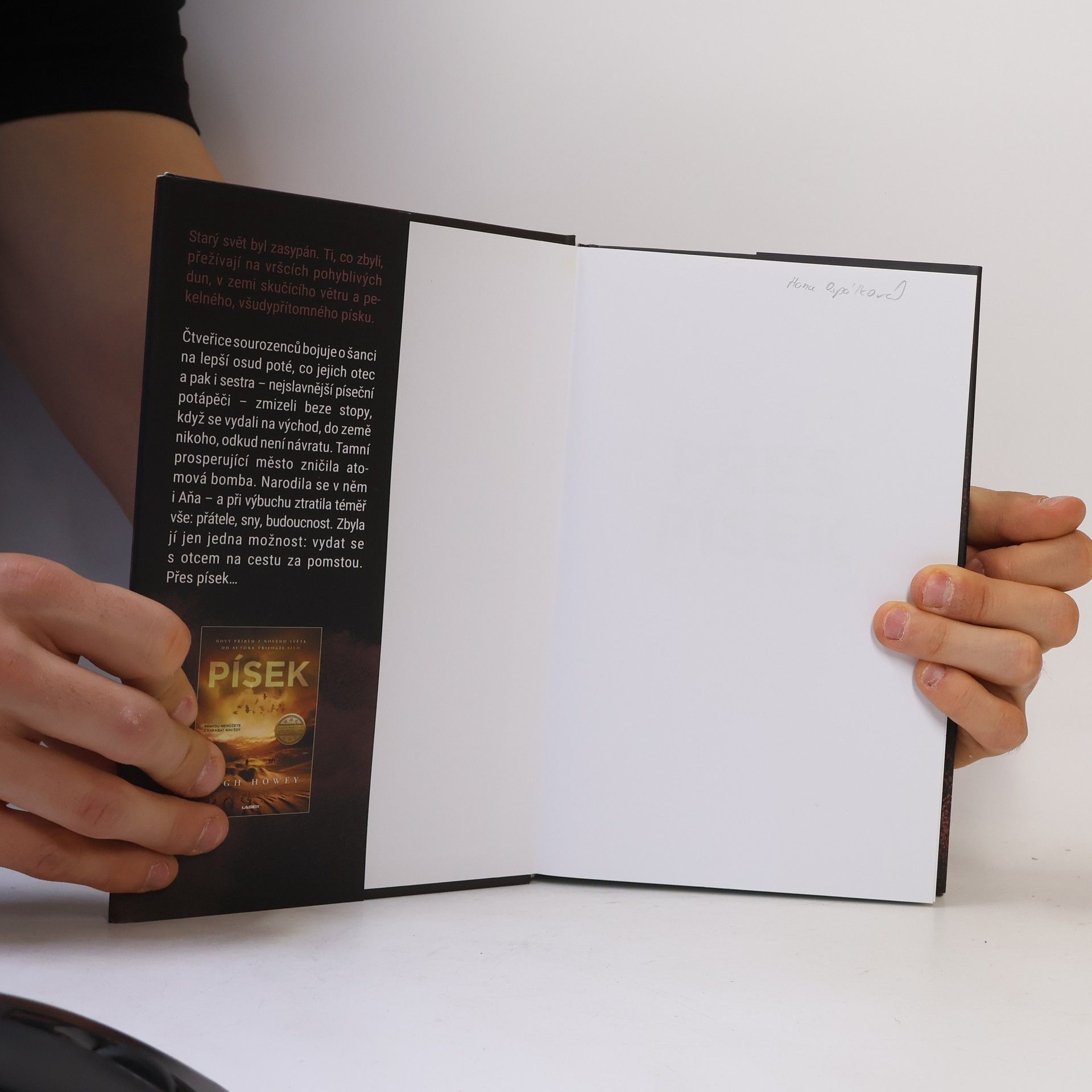 Hugh Howey Přes písek