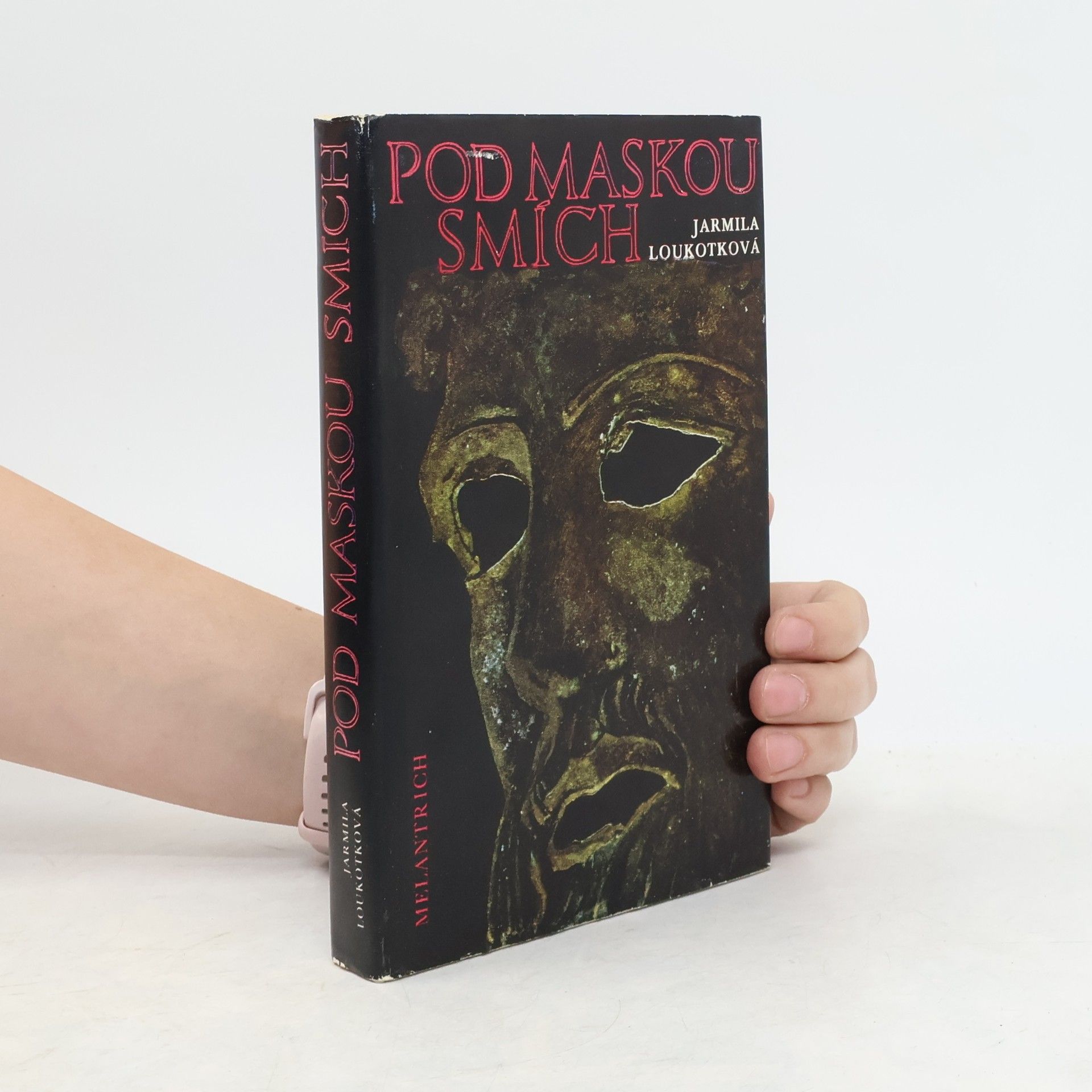 Jarmila Loukotková Pod maskou smích