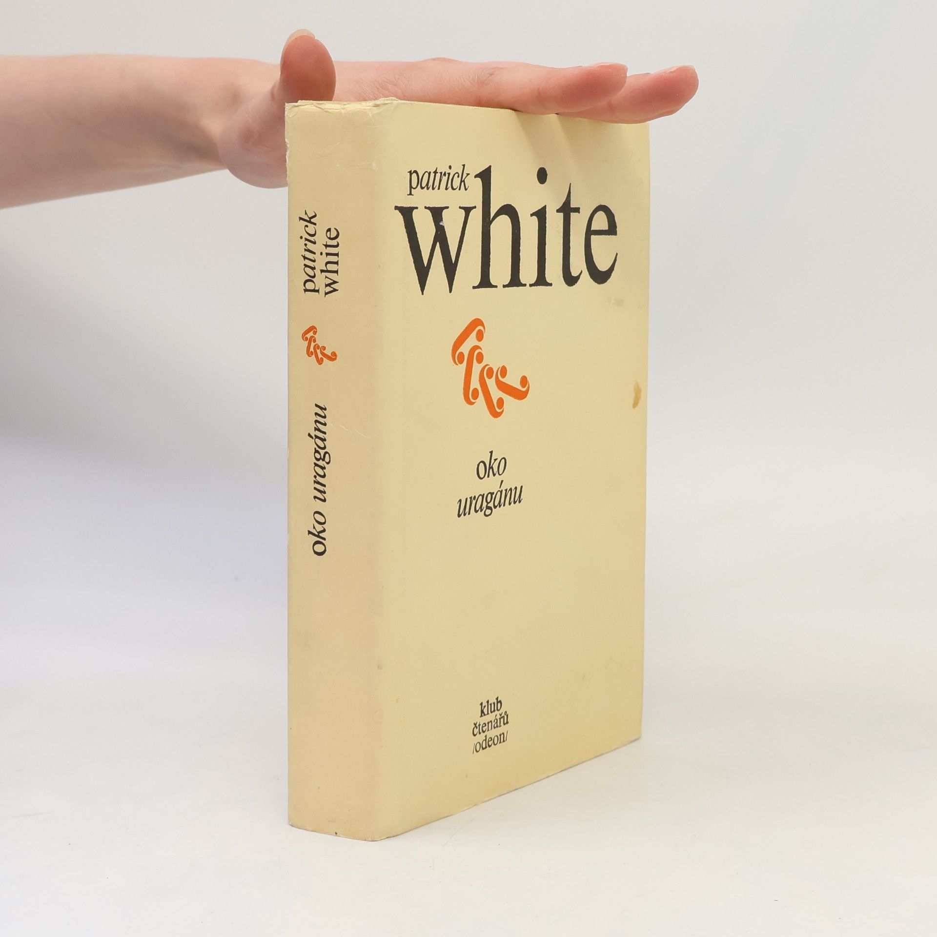 Patrick White Oko uragánu
