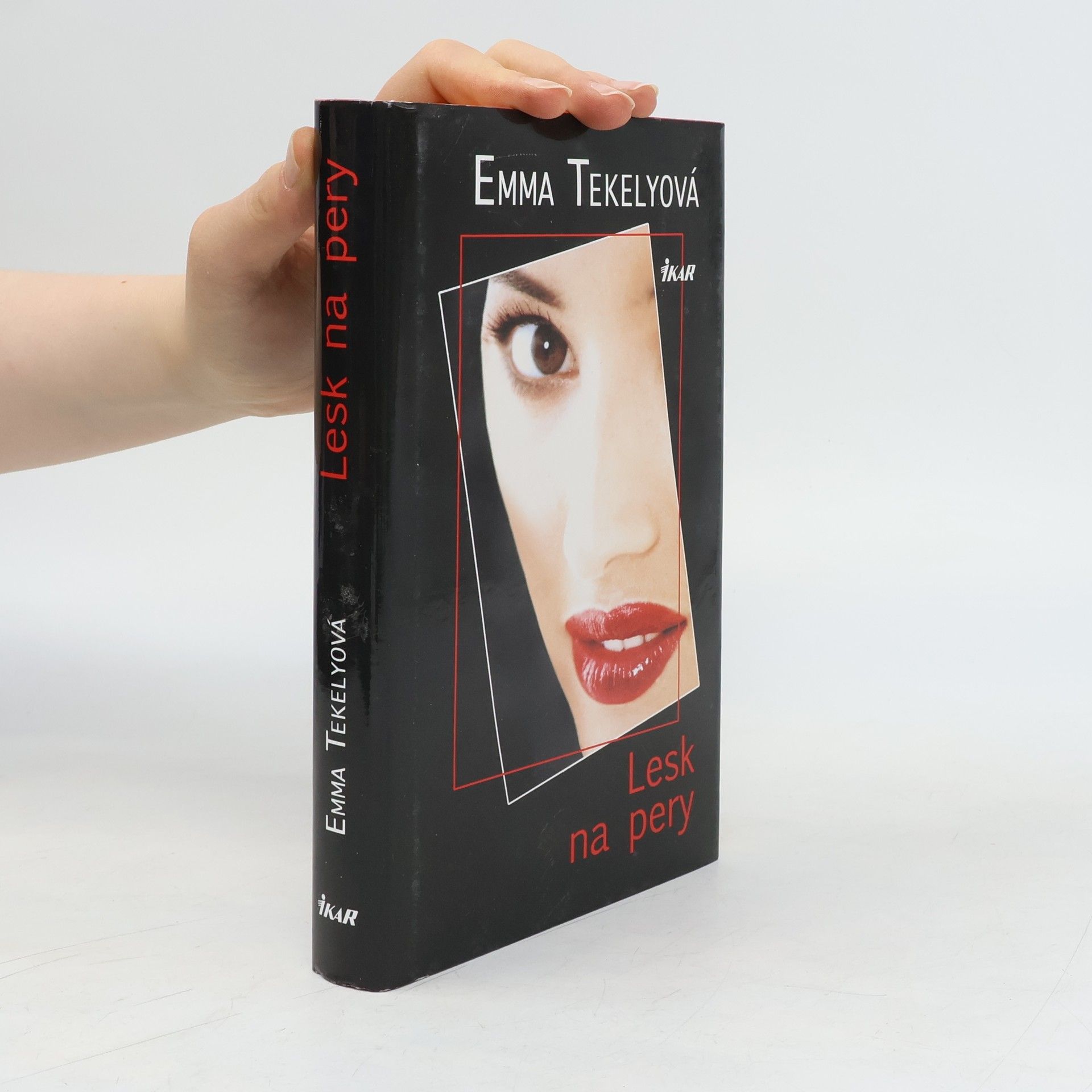 Emma Tekelyová Lesk na pery