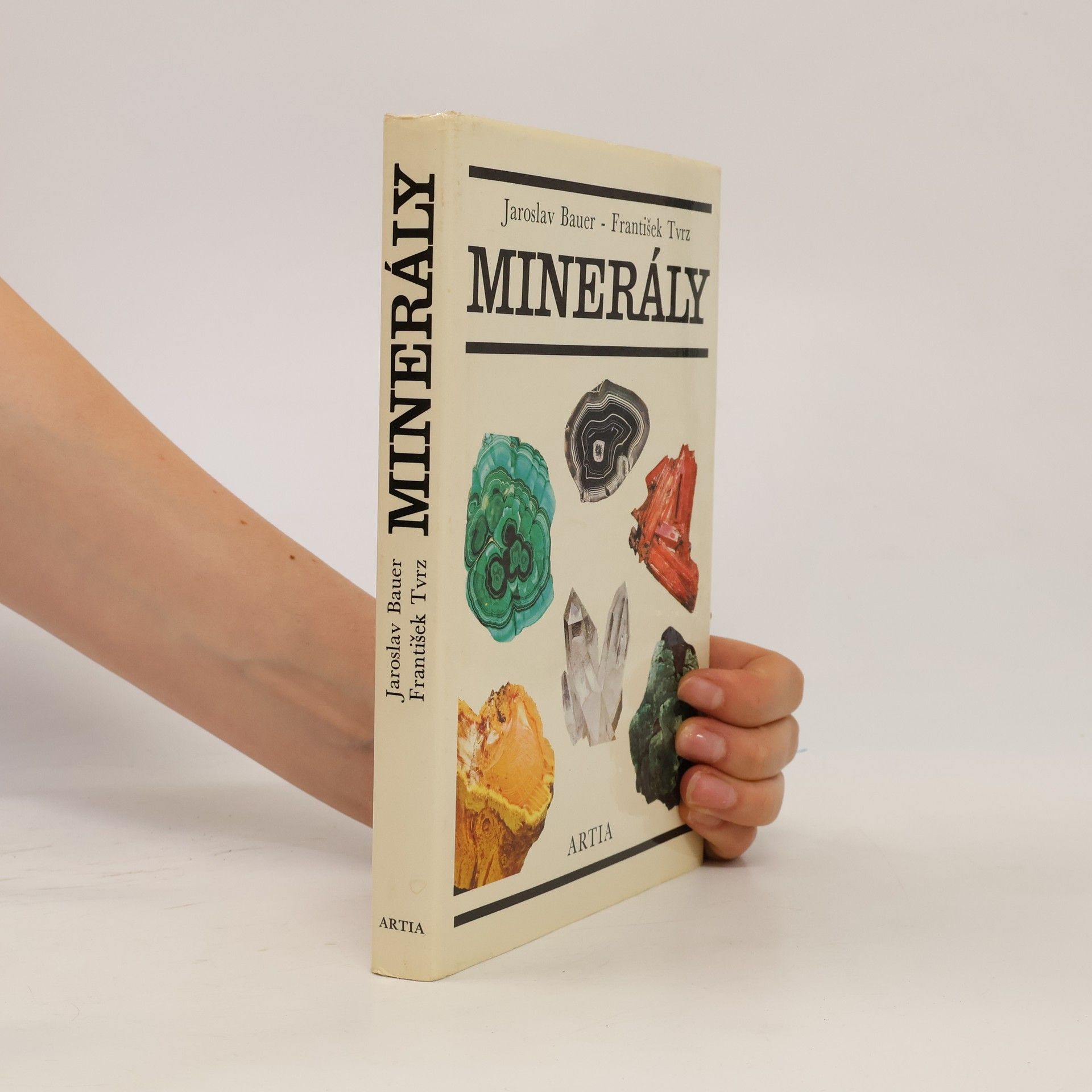 Minerály