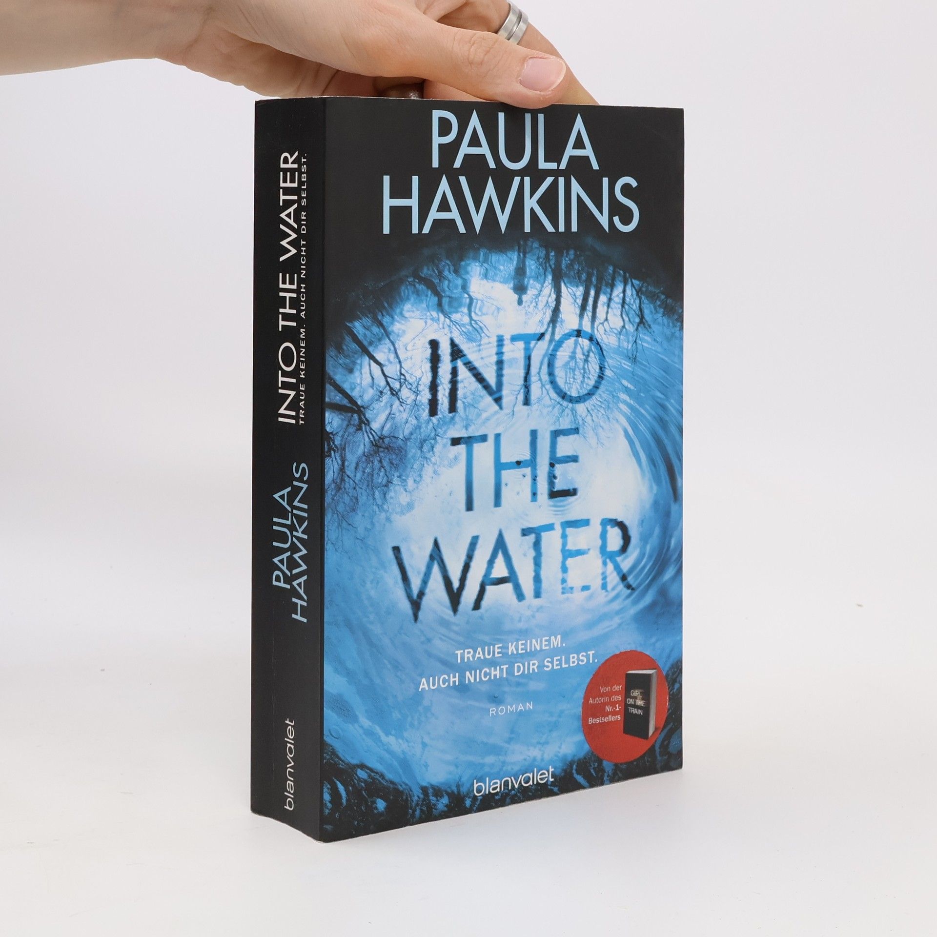 Paula Hawkins Into the Water
