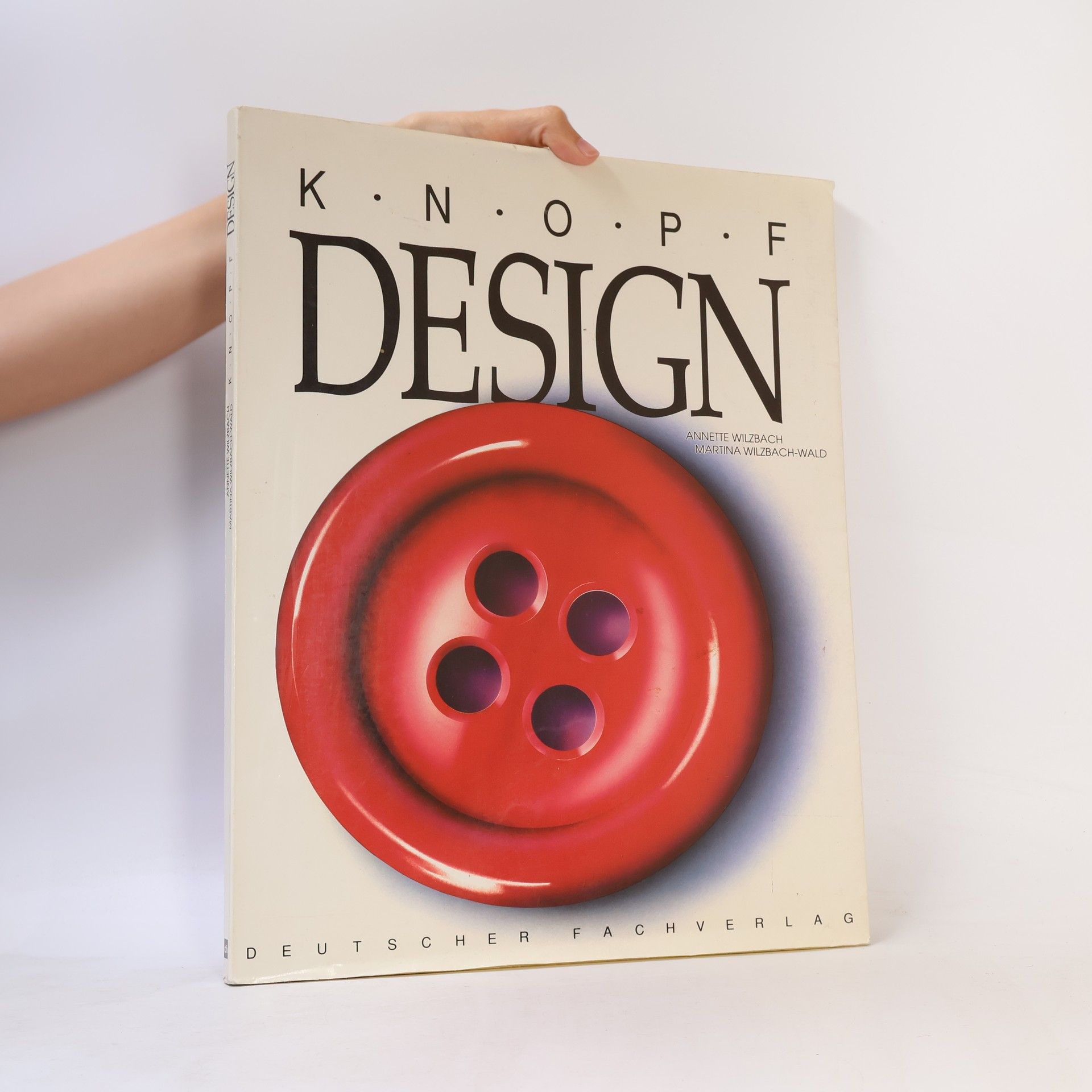 Martina Wilzbach-Wald Knopf-Design