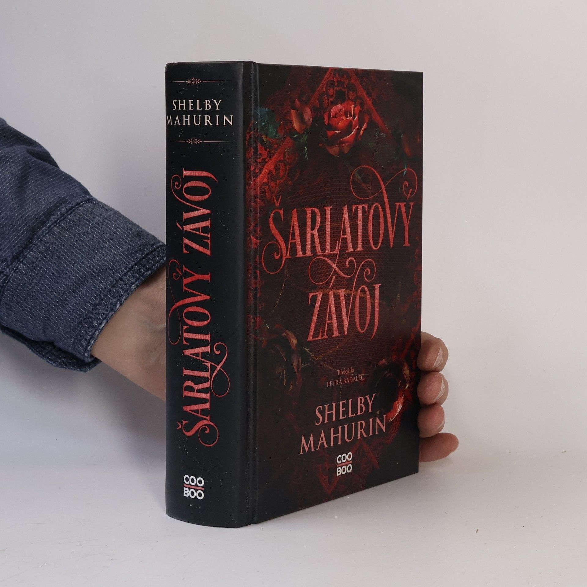 Shelby Mahurin Šarlatový závoj