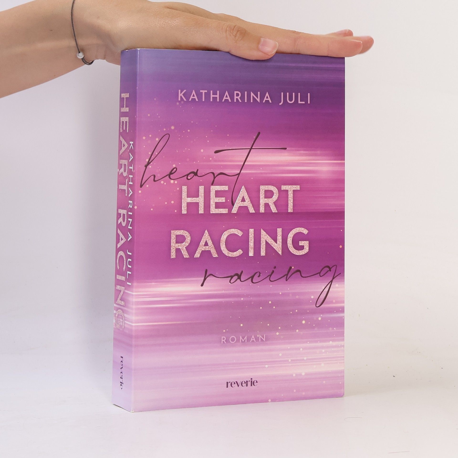 Katharina Juli Heart Racing. Roman | DIE New Adult Romance in der Welt des Rennsports | Mit Tropes wie Workplace-Romance, Enemies-to-Lovers und Secret Relationship