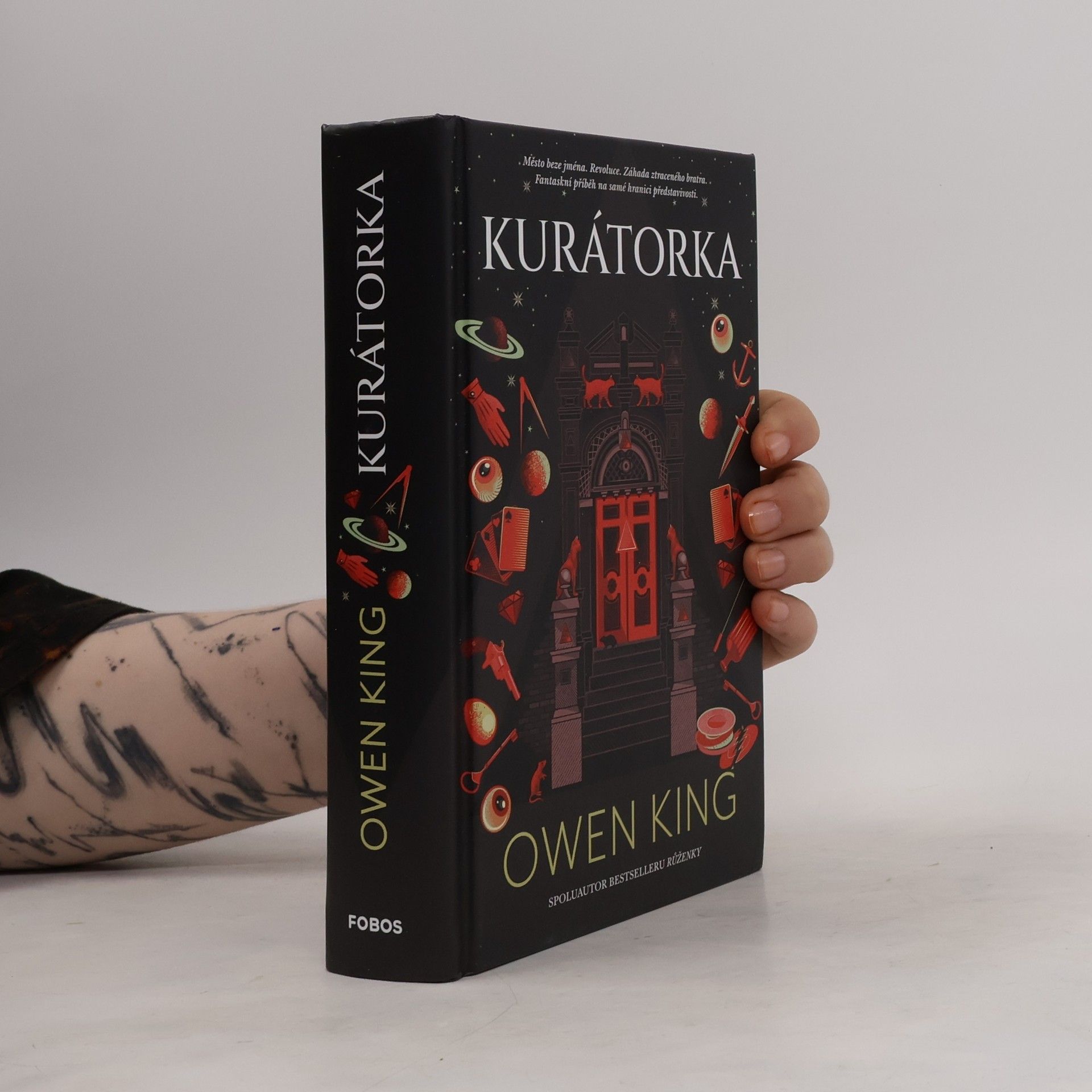 Owen King Kurátorka