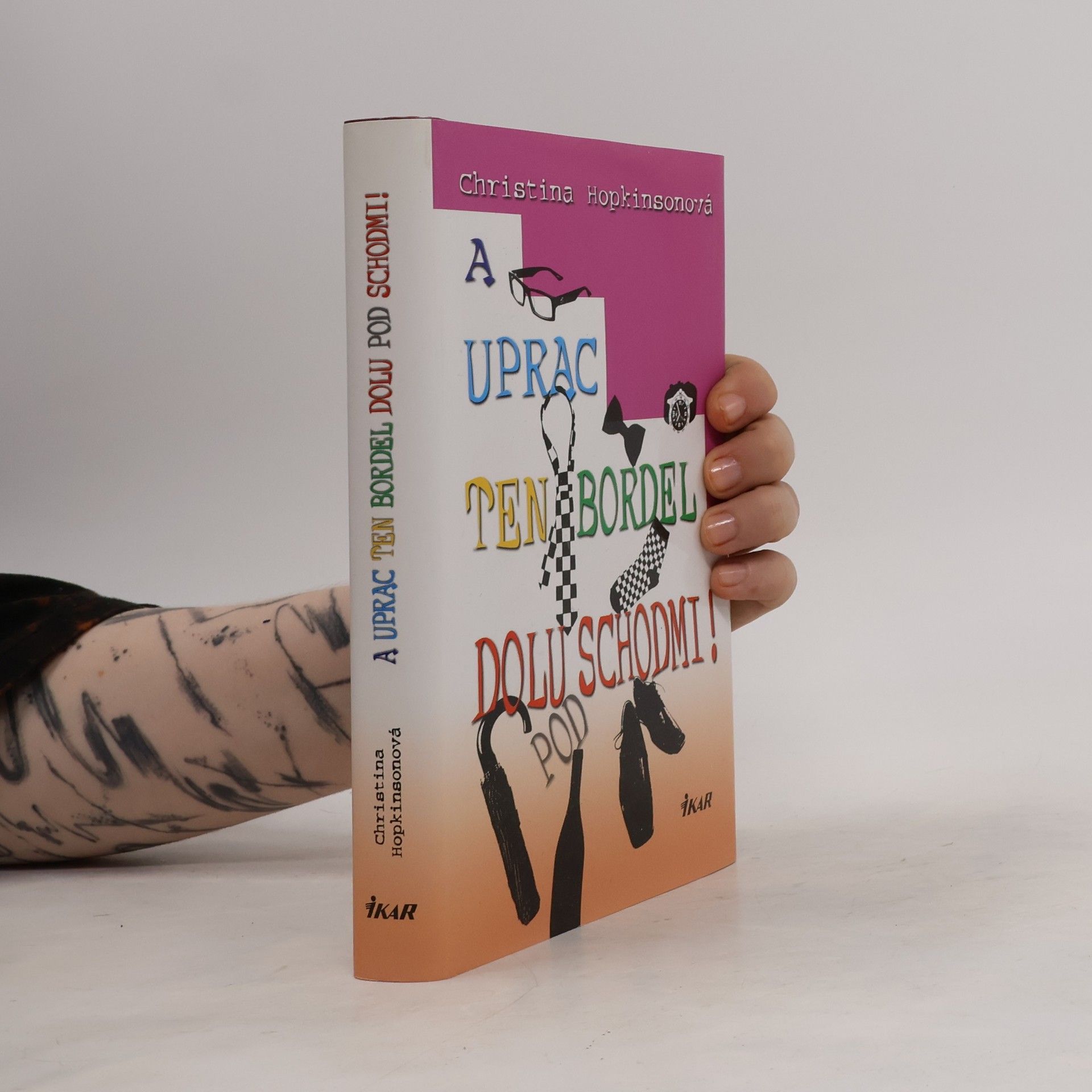 Christina Hopkinson A uprac ten bordel dolu pod schodmi!