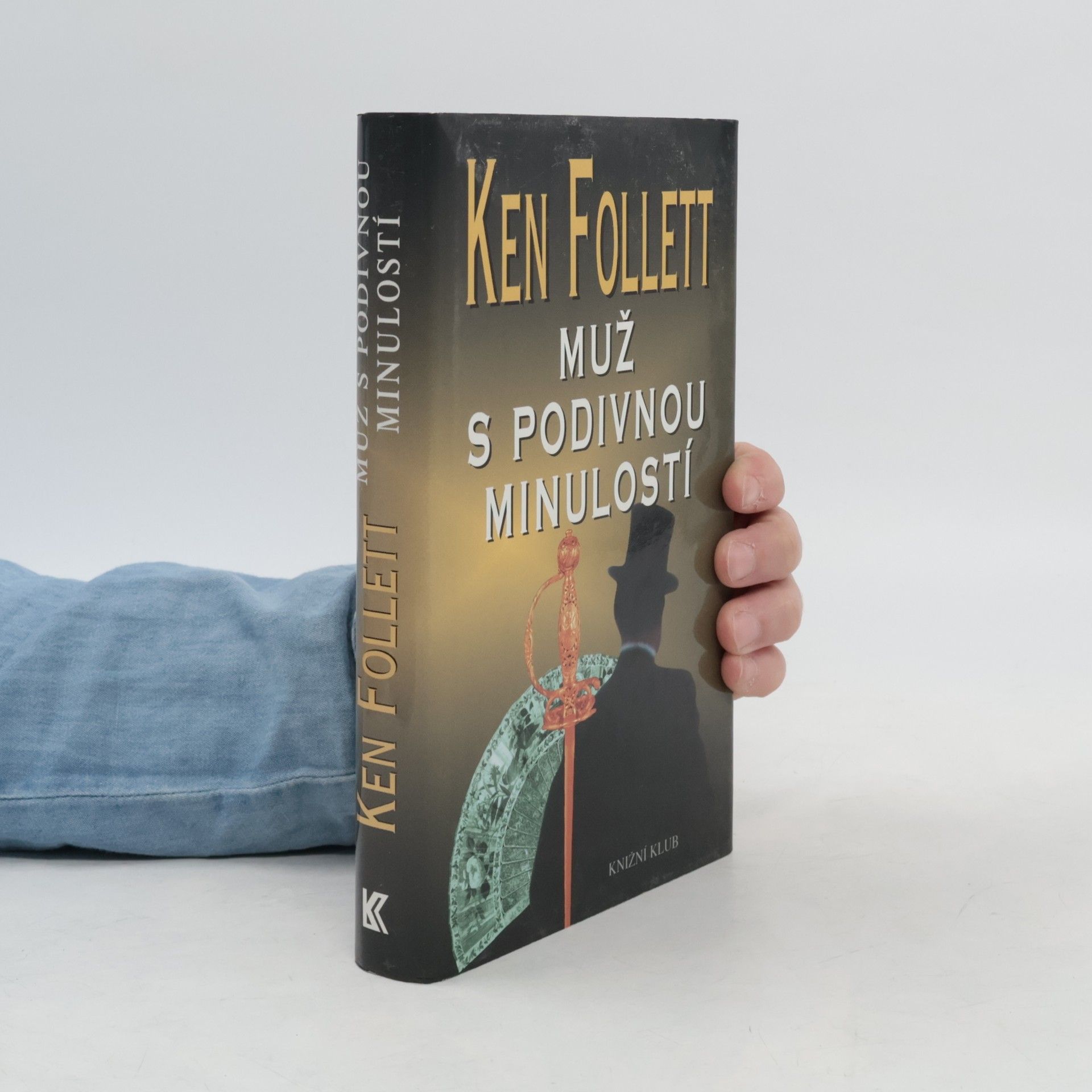 Ken Follett Muž s podivnou minulostí