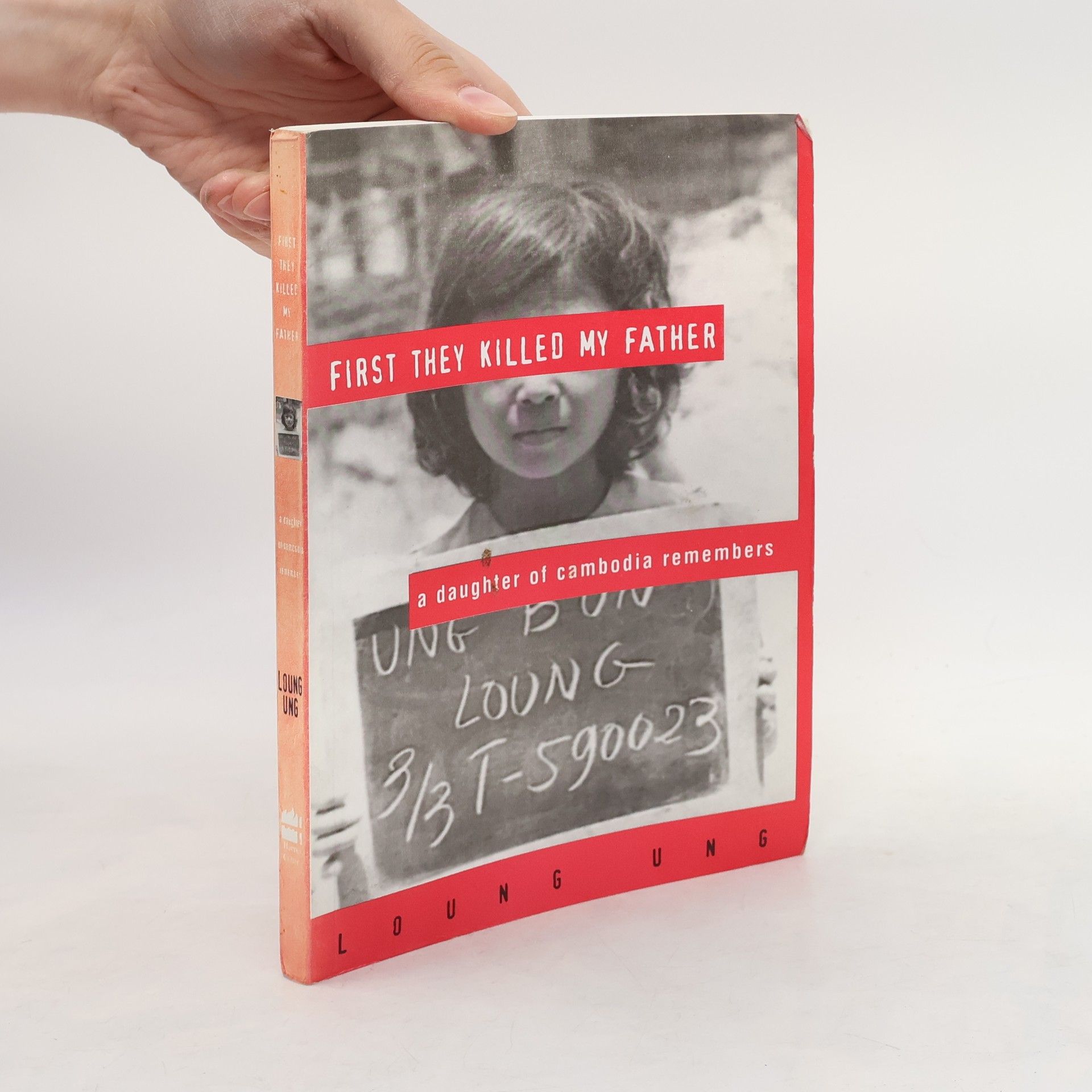 Loung Ung First they killed my father: A daughter of Cambodia remembers