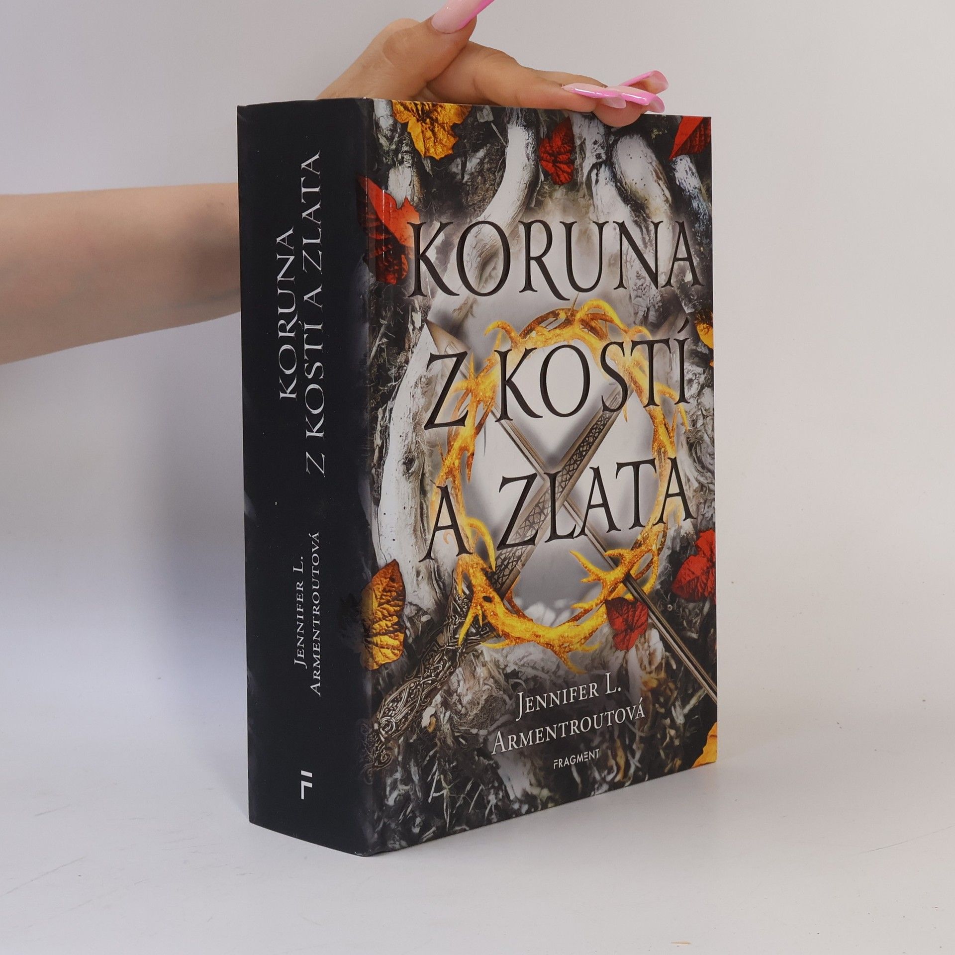 Jennifer Armentrout Koruna z kostí a zlata
