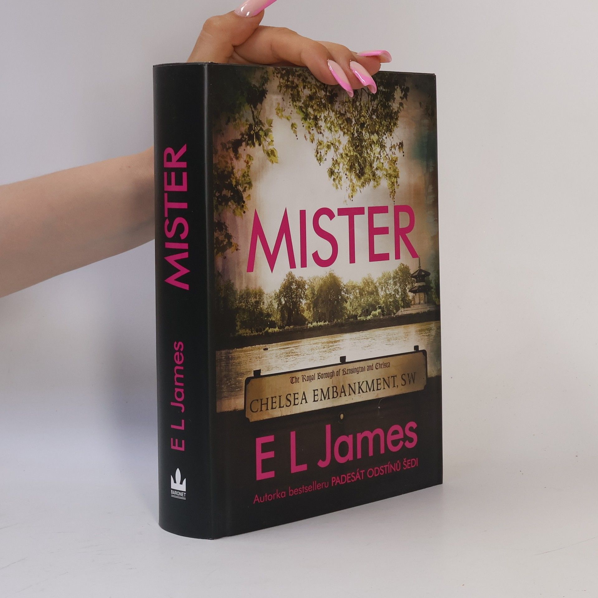E L James Mister