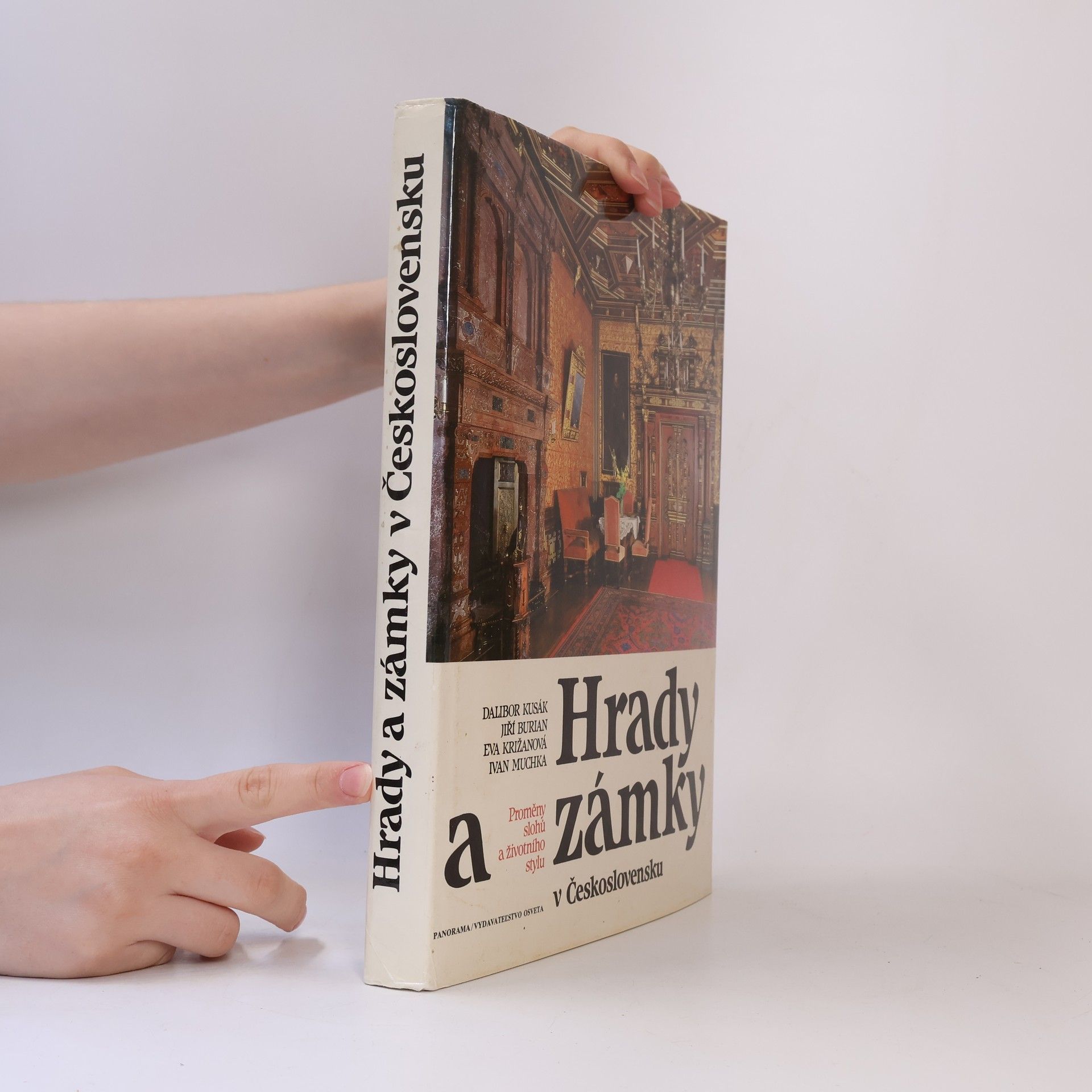 Dalibor Kusák Hrady a zámky v Československu