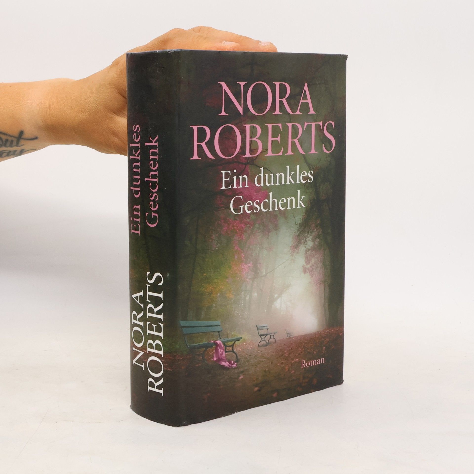 Nora Roberts Ein dunkles Geschenk