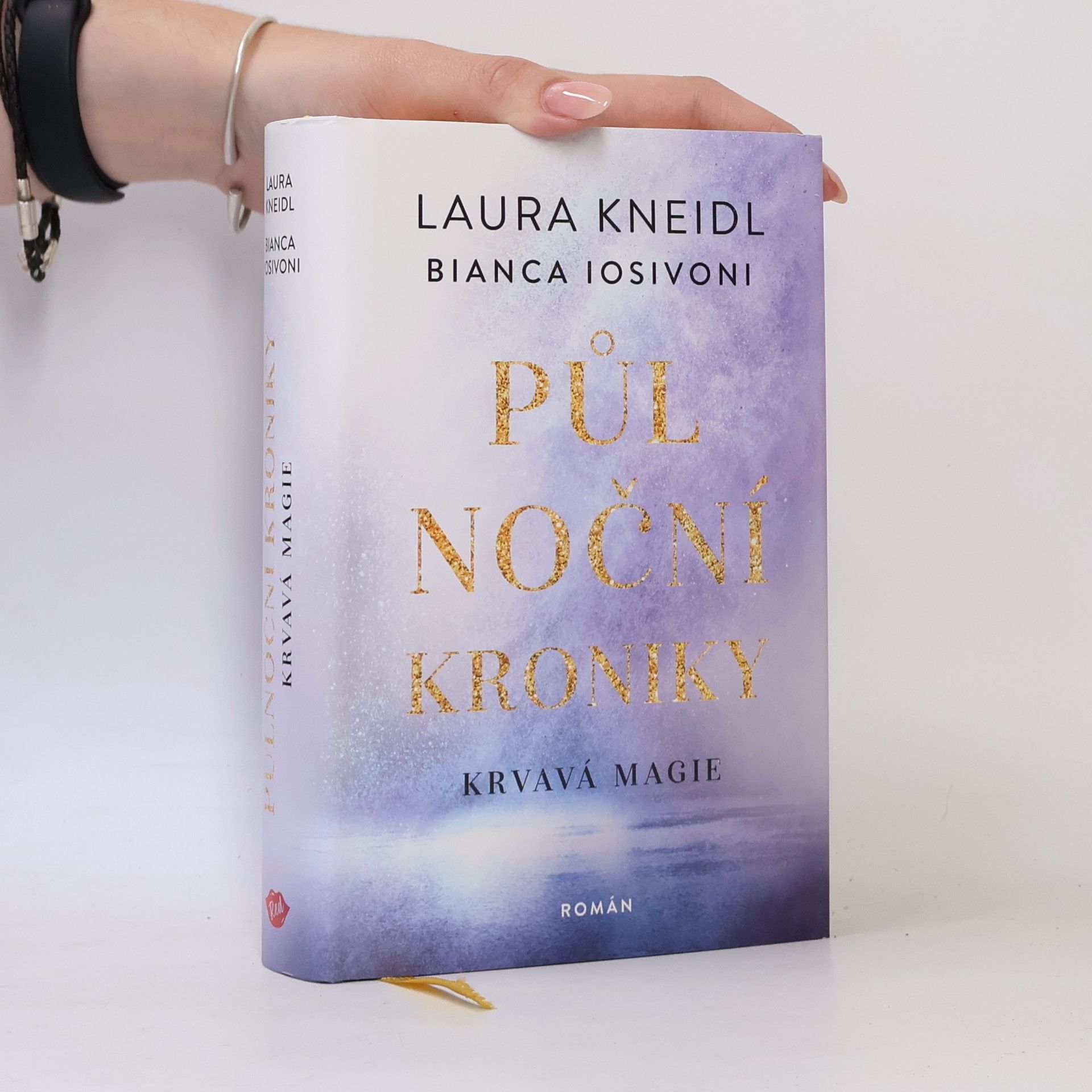 Bianca Iosivoni Půlnoční kroniky. Krvavá magie