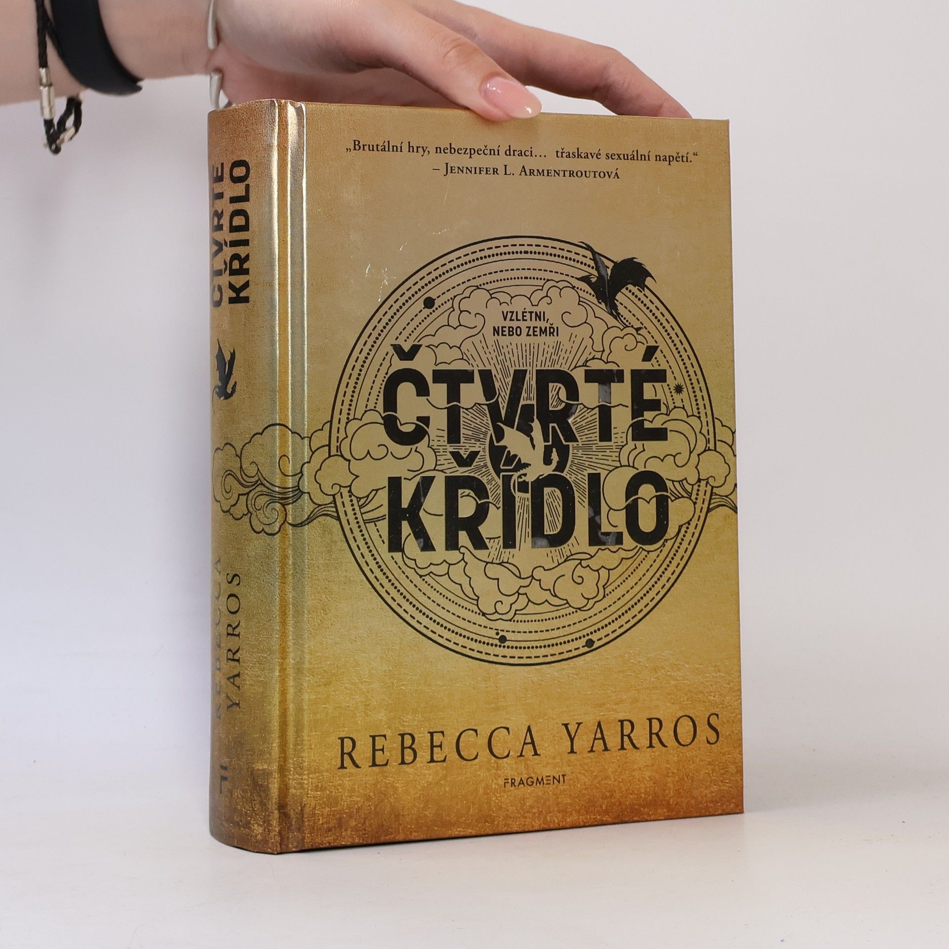 Rebecca Yarros Čtvrté křídlo