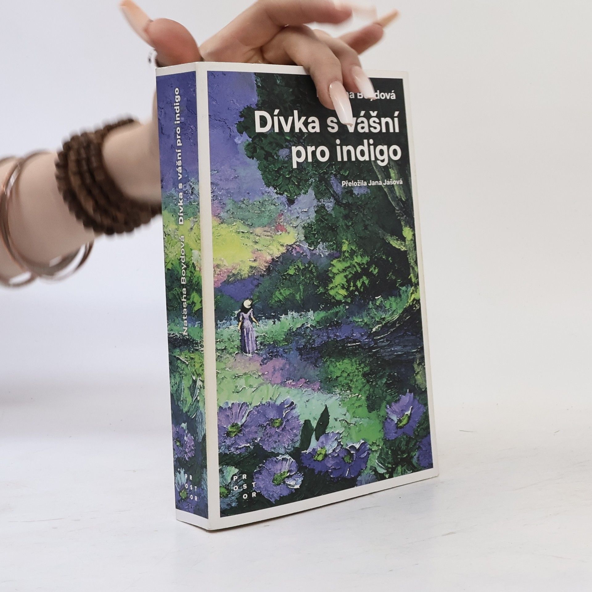 Natasha Boyd Dívka s vášní pro indigo