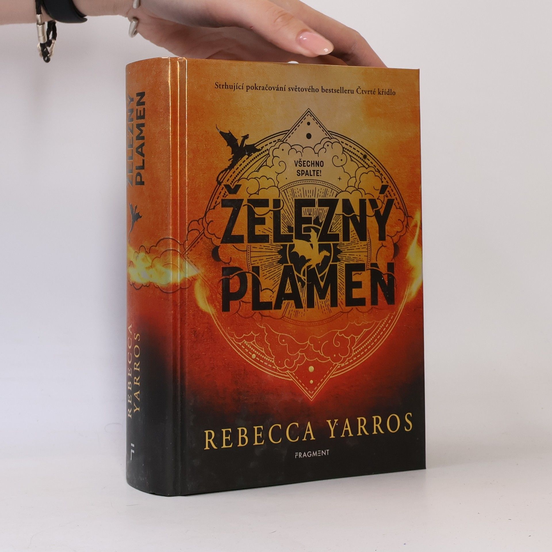 Rebecca Yarros Železný plamen