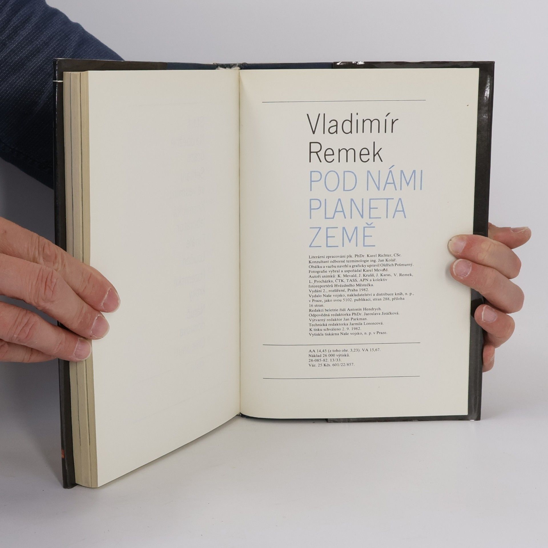 Vladimír Remek Pod námi planeta Země