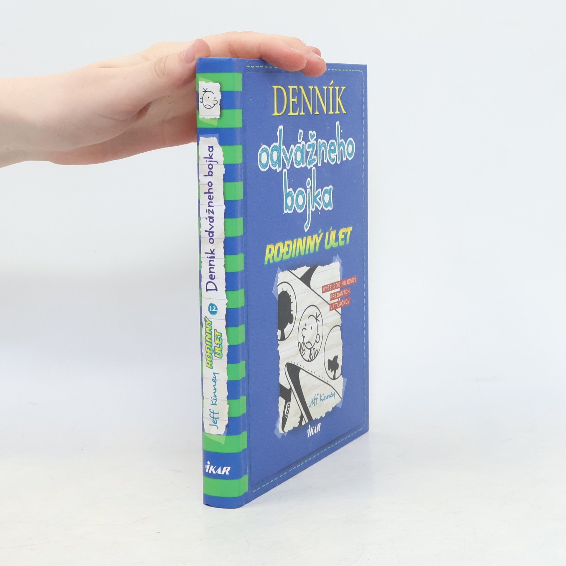 Jeff Kinney Denník odvážneho bojka 12. Rodinný úlet