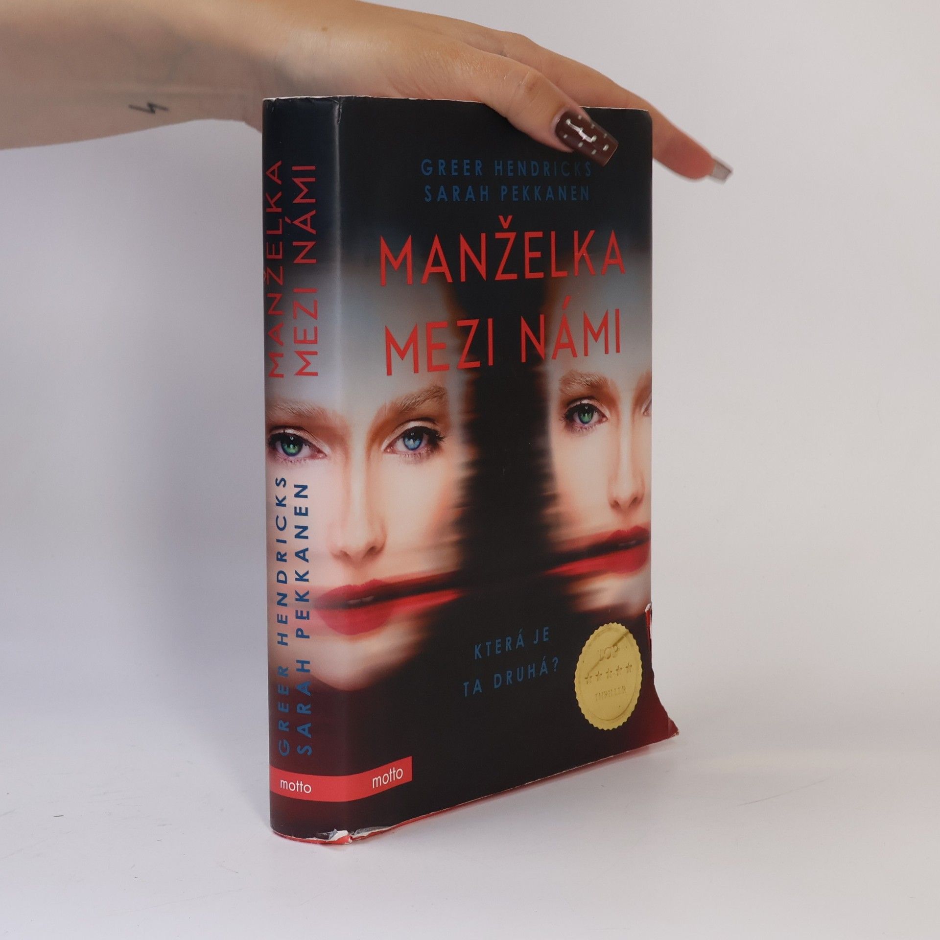 Greer Hendricks Manželka mezi námi