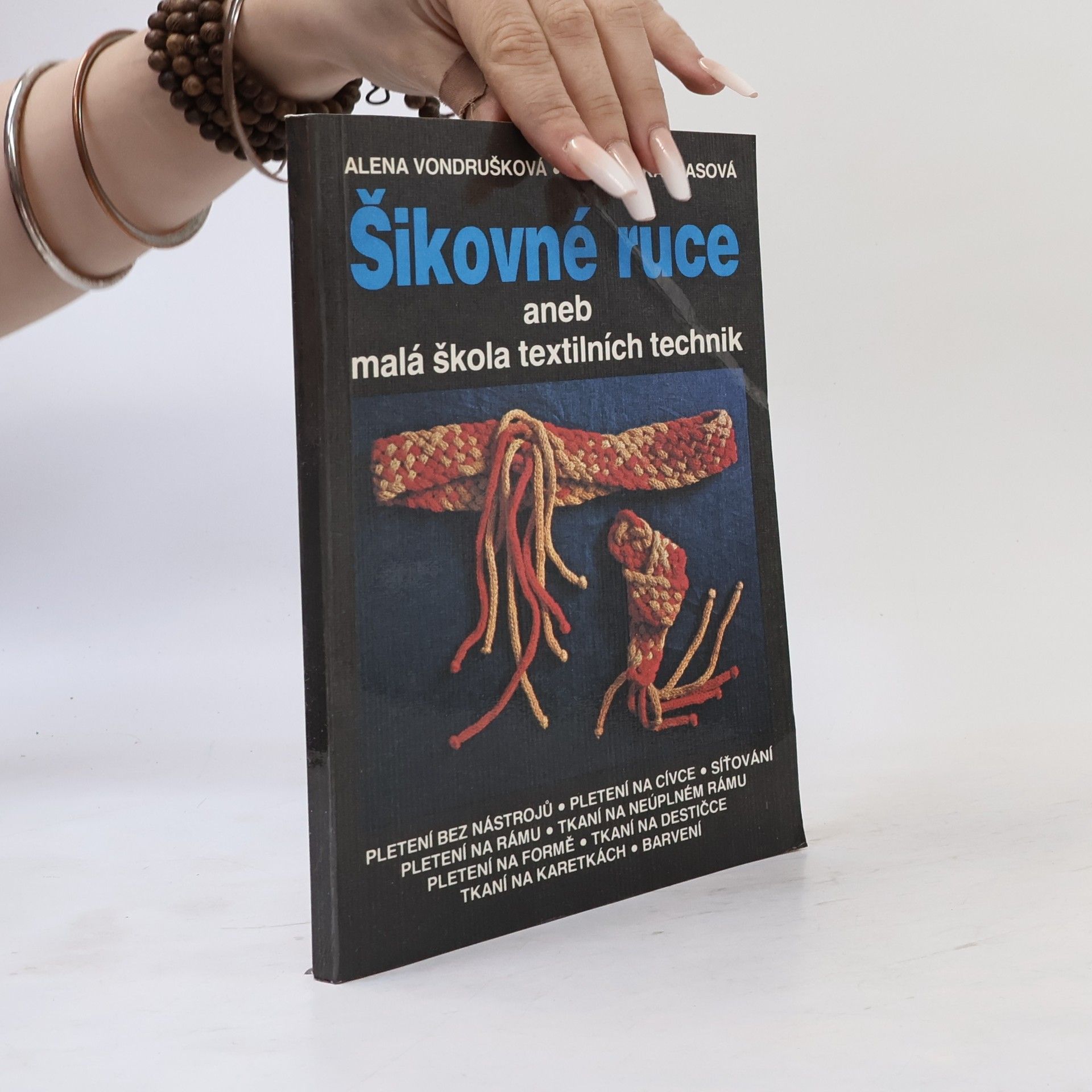 Ludmila Kaprasová Šikovné ruce aneb Malá škola textilních technik