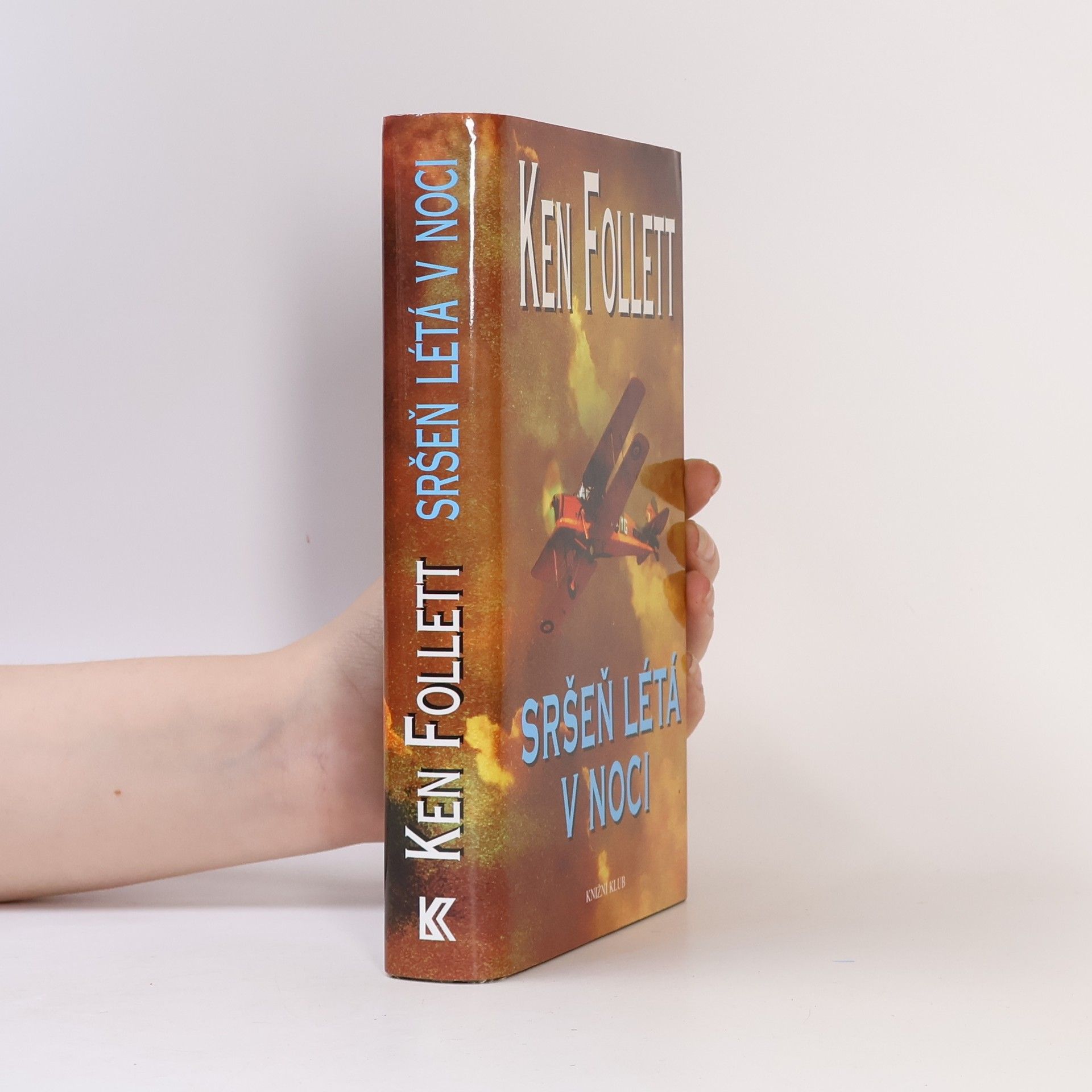 Ken Follett Sršeň létá v noci