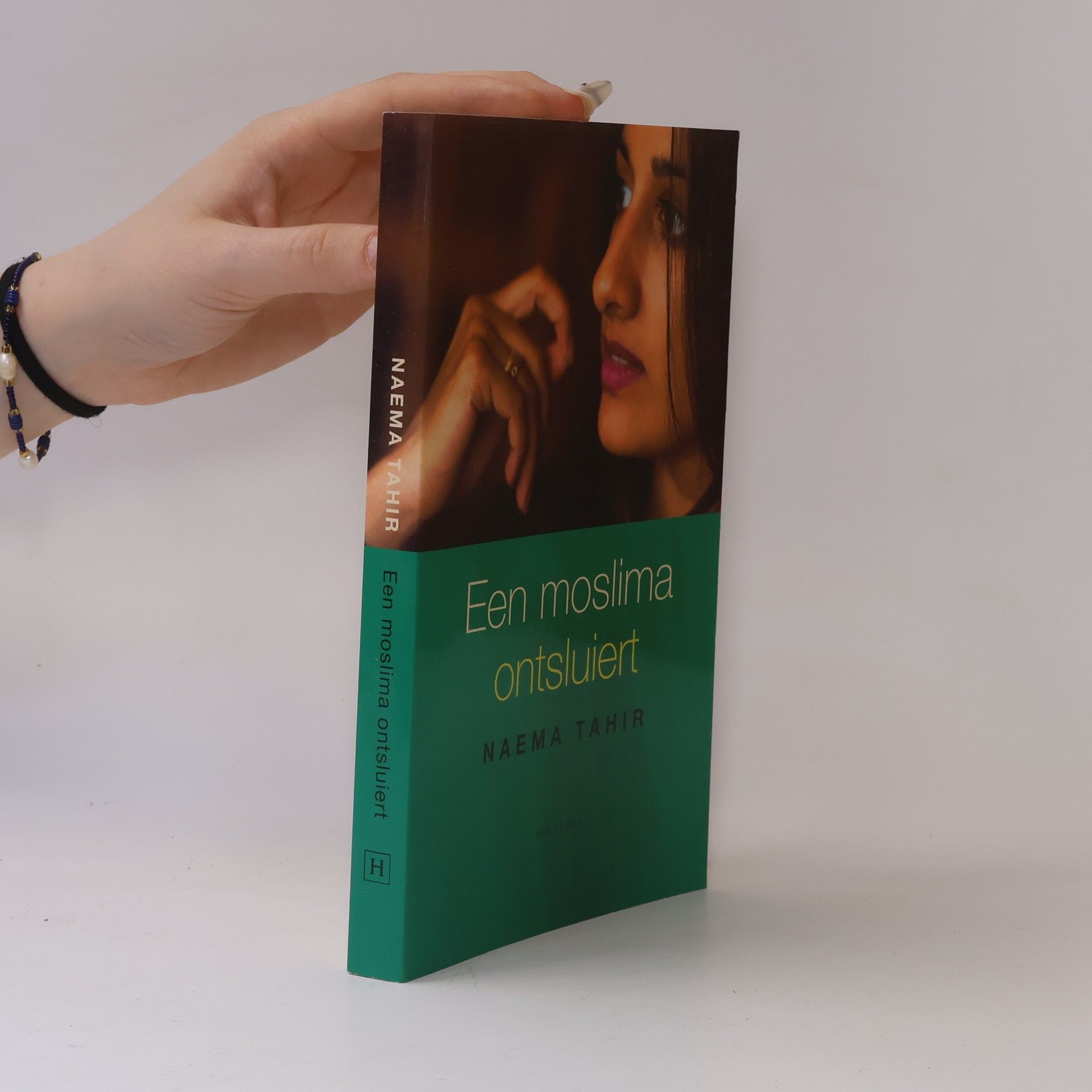 Naema Tahir Een moslima ontsluiert