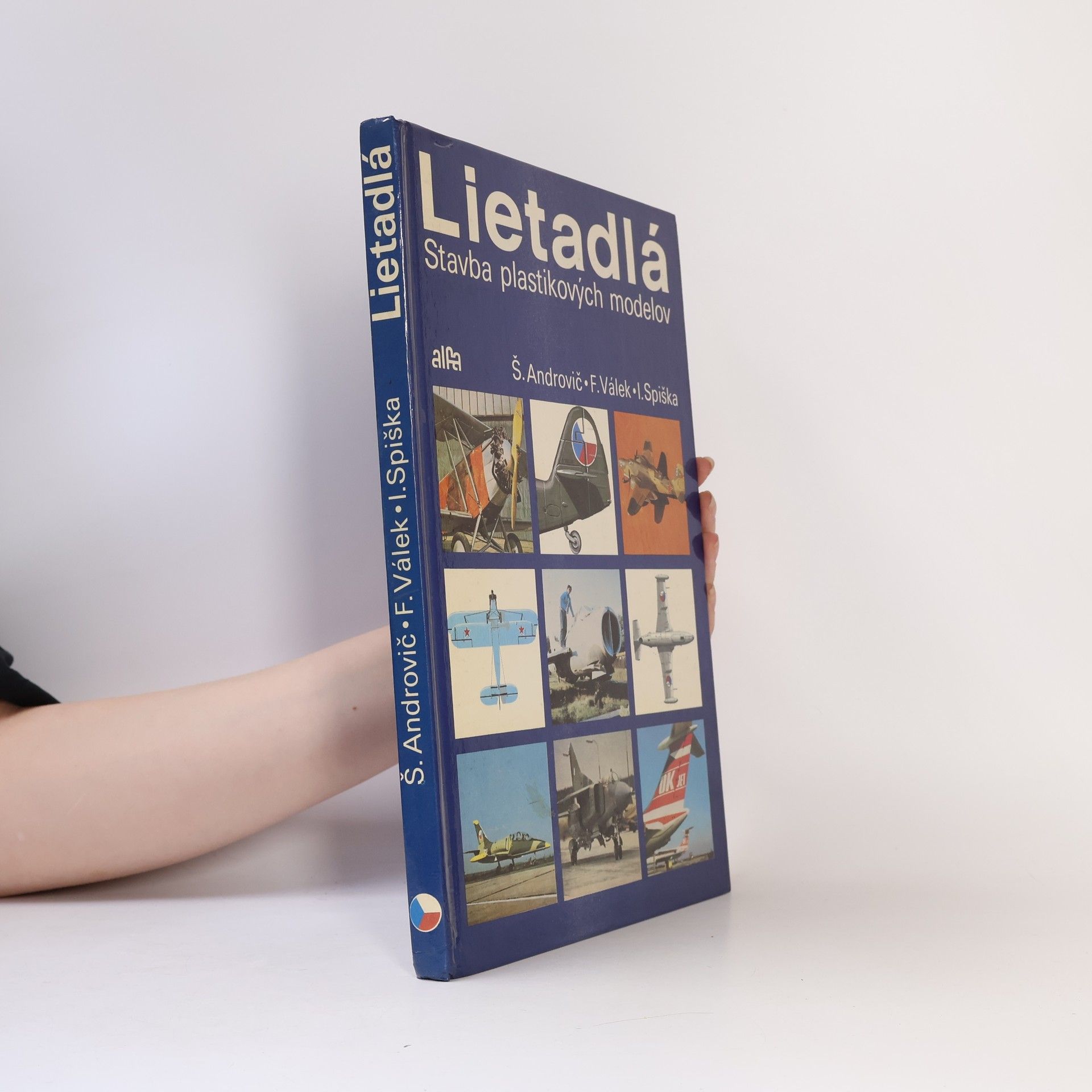 Lietadlá. Stavba plastikových modelov