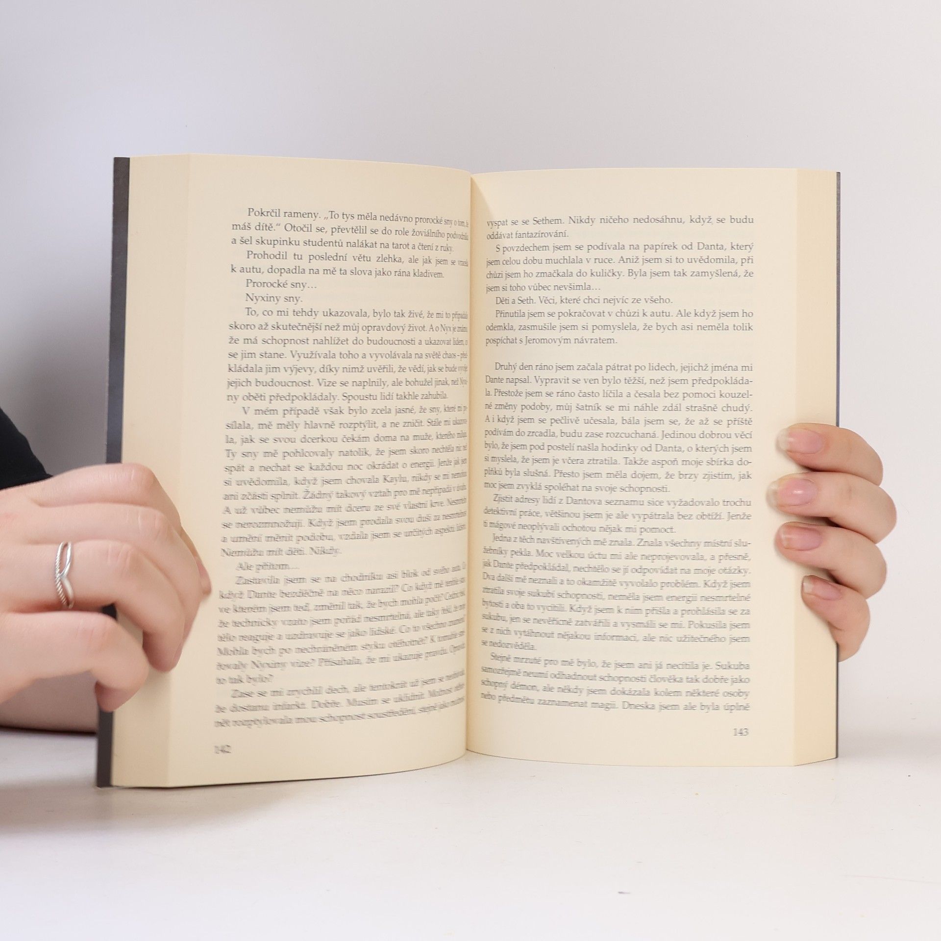 Richelle Mead Sukuba 4 - Žár