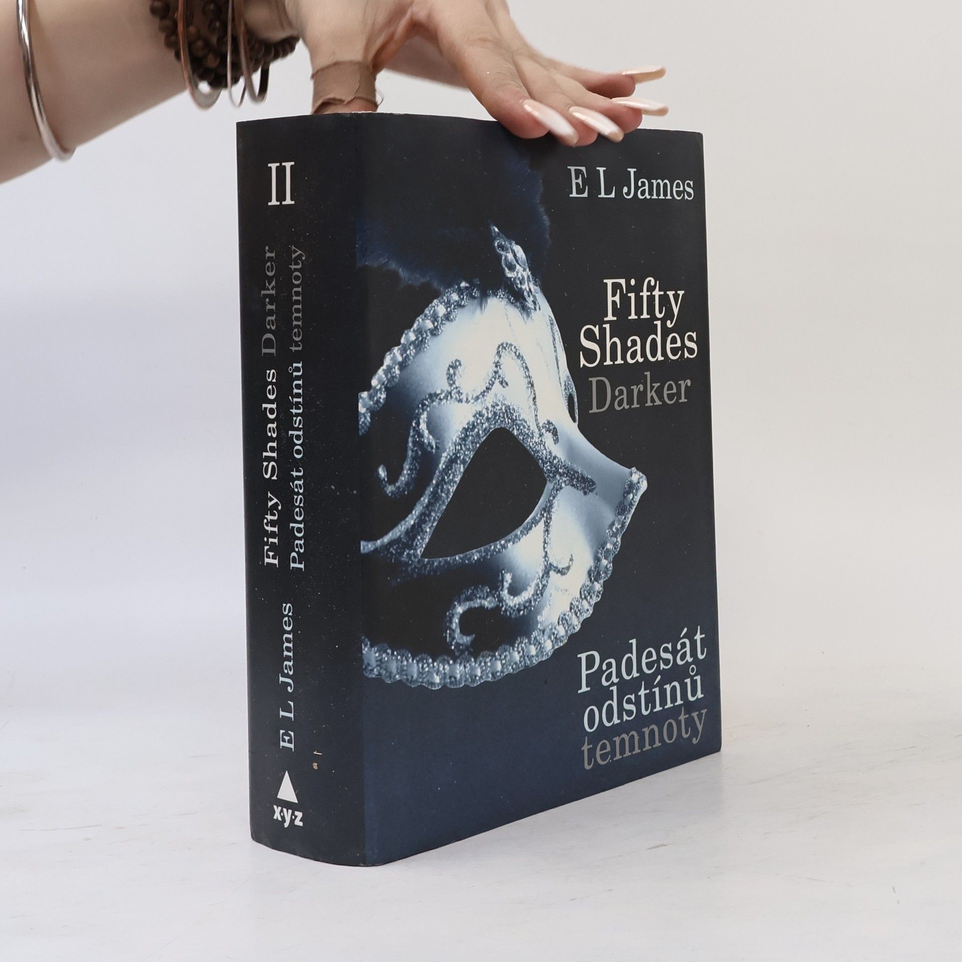 E. L. James Padesát odstínů temnoty