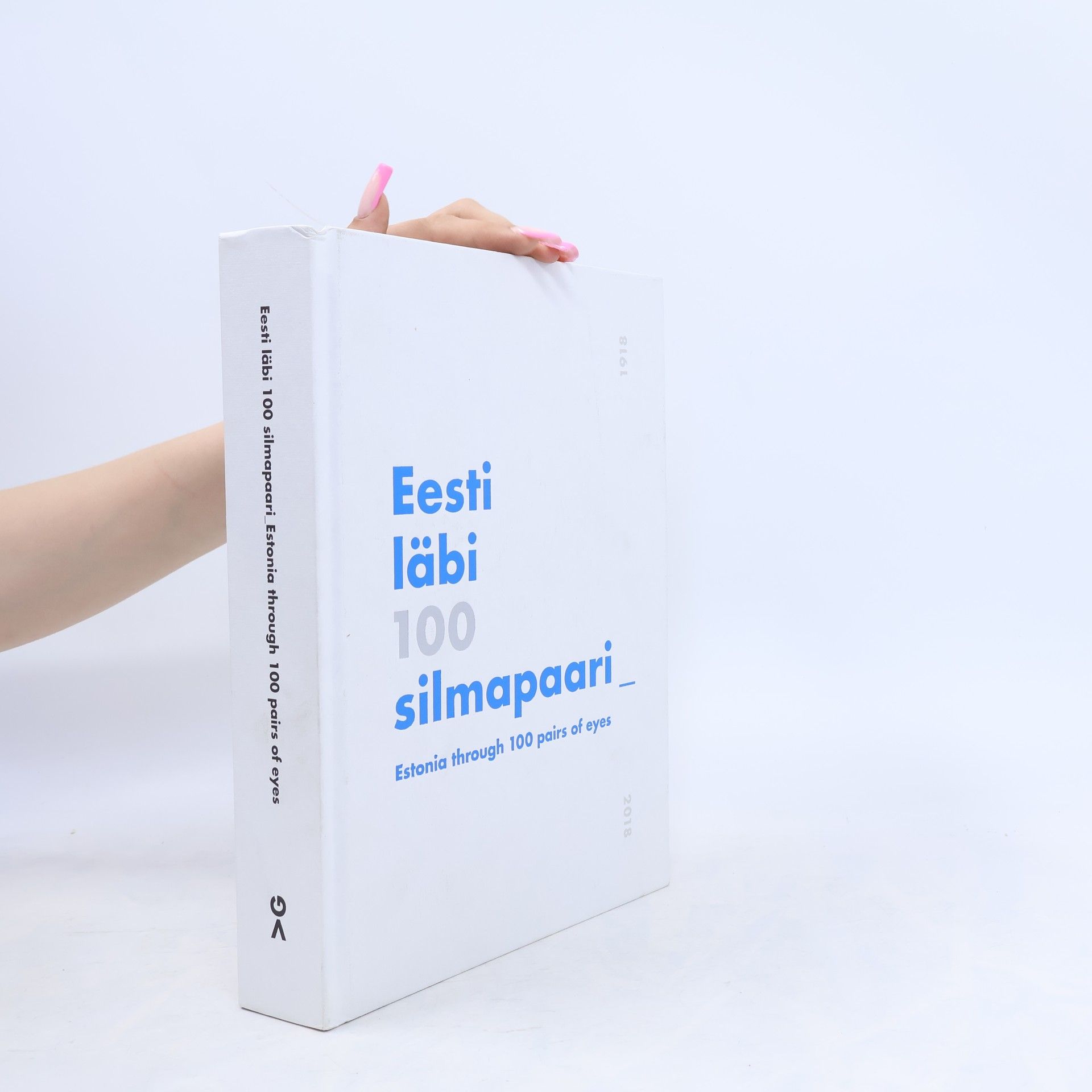 Kolektív autorov Eesti läbi 100 silmapaari