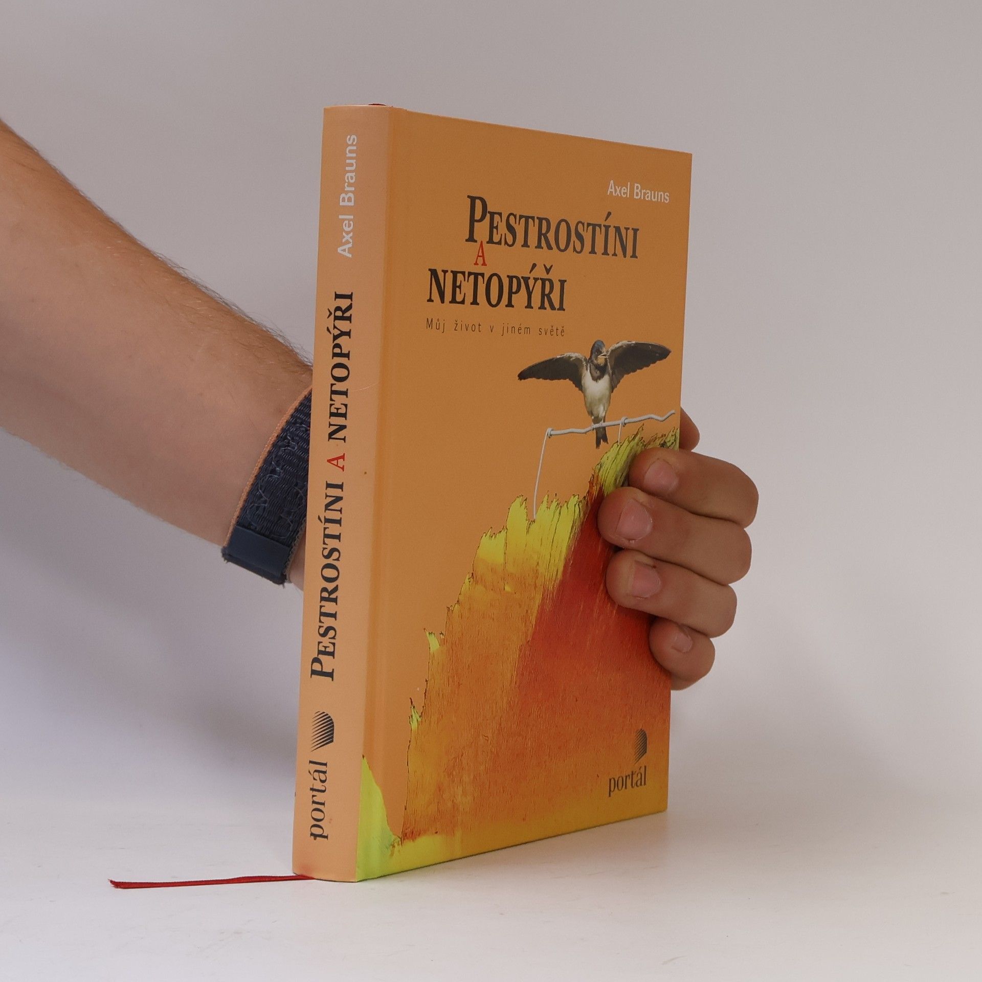 Axel Brauns Pestrostíni a netopýři : můj život v jiném světě