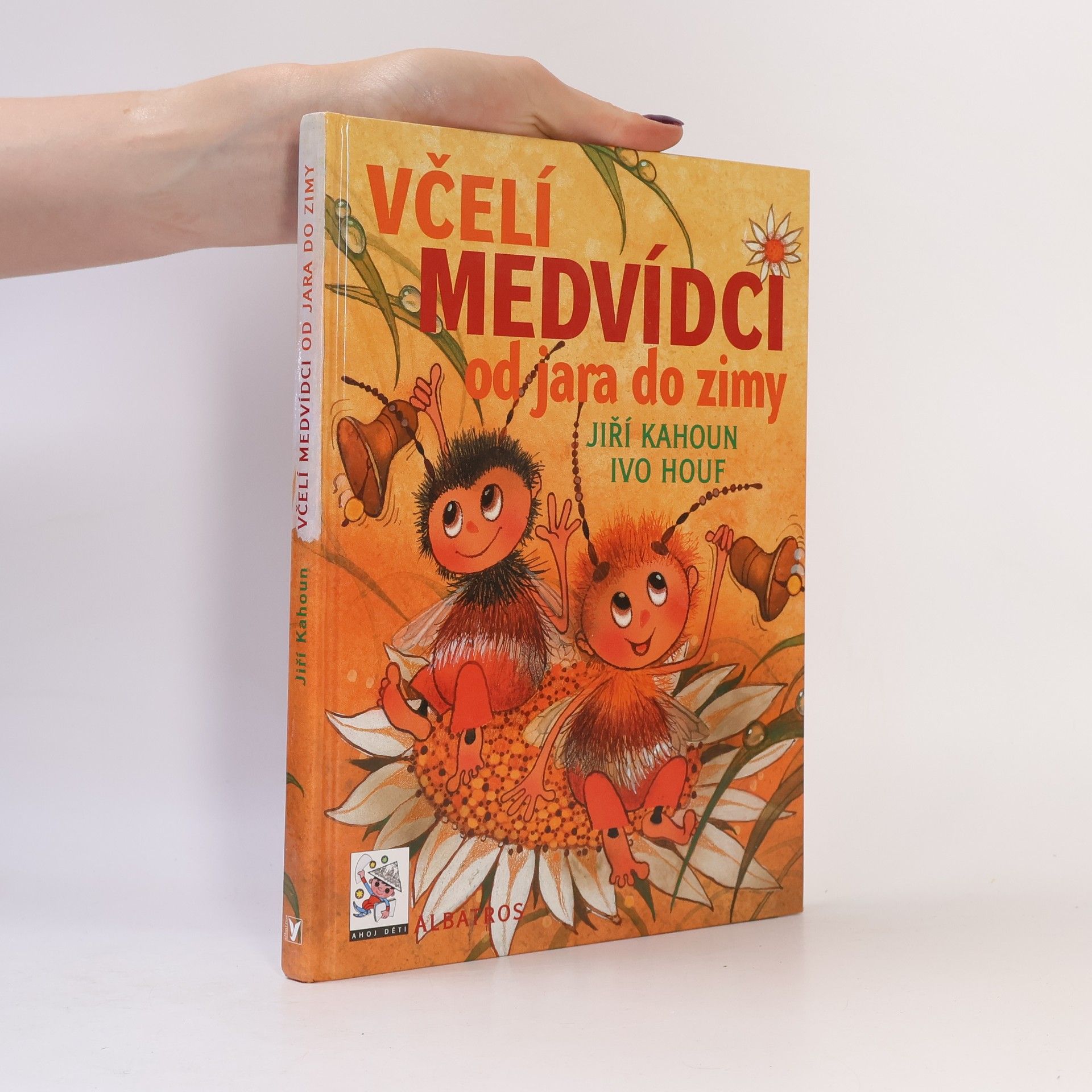 Včelí medvídci od jara do zimy