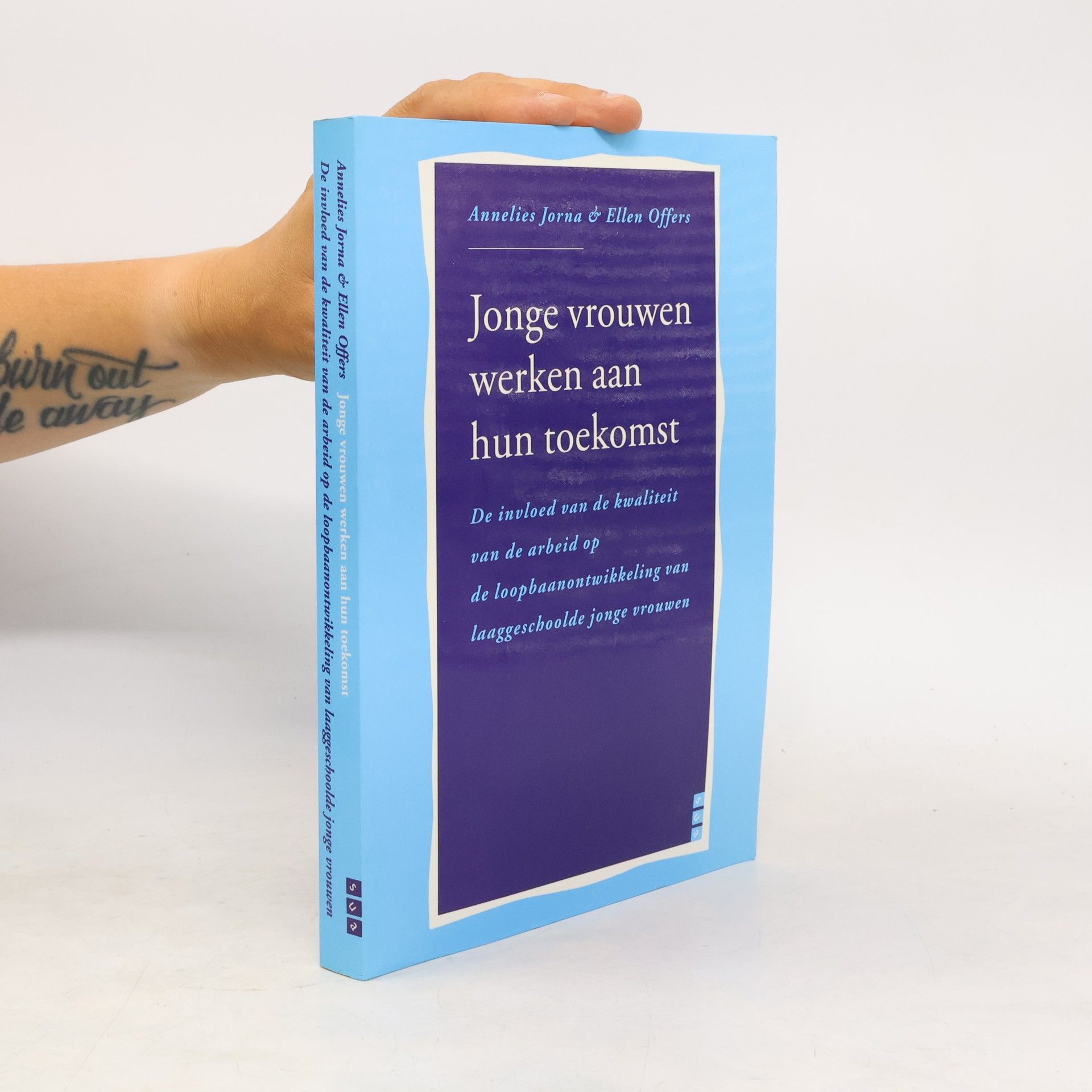 Jonge vrouwen werken aan hun toekomst