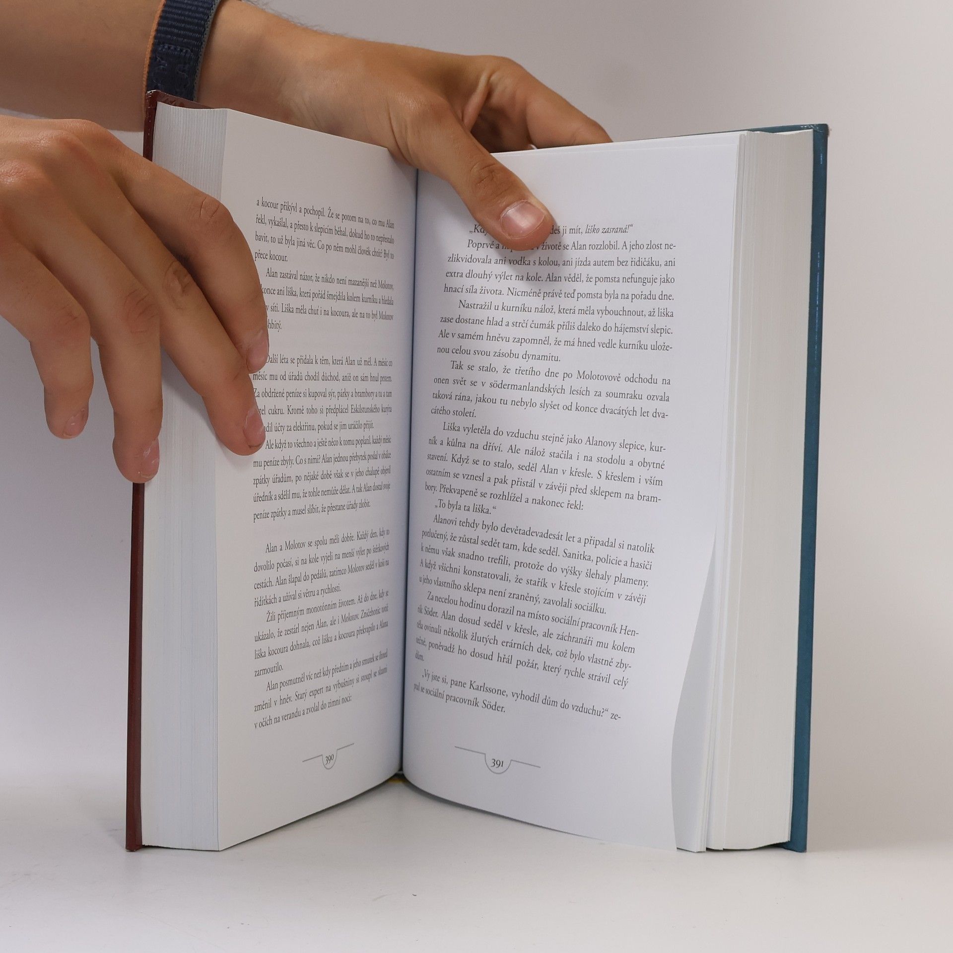 Jonas Jonasson Analfabetka, která uměla počítat ; Stoletý stařík, který vylezl z okna a zmizel