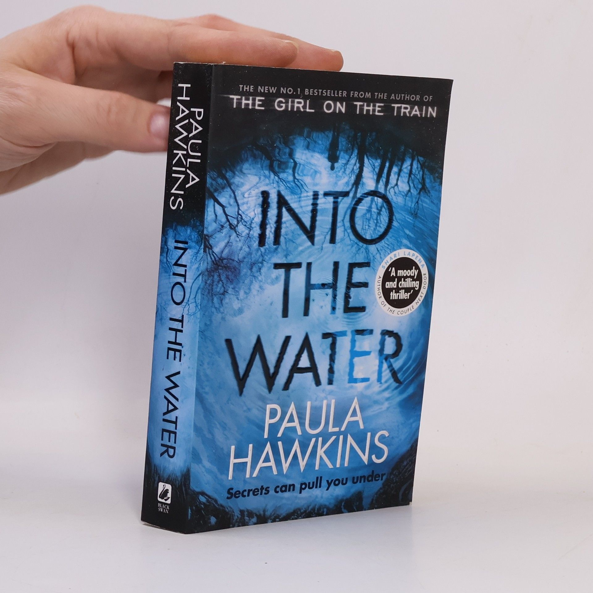 Paula Hawkins Into the Water
