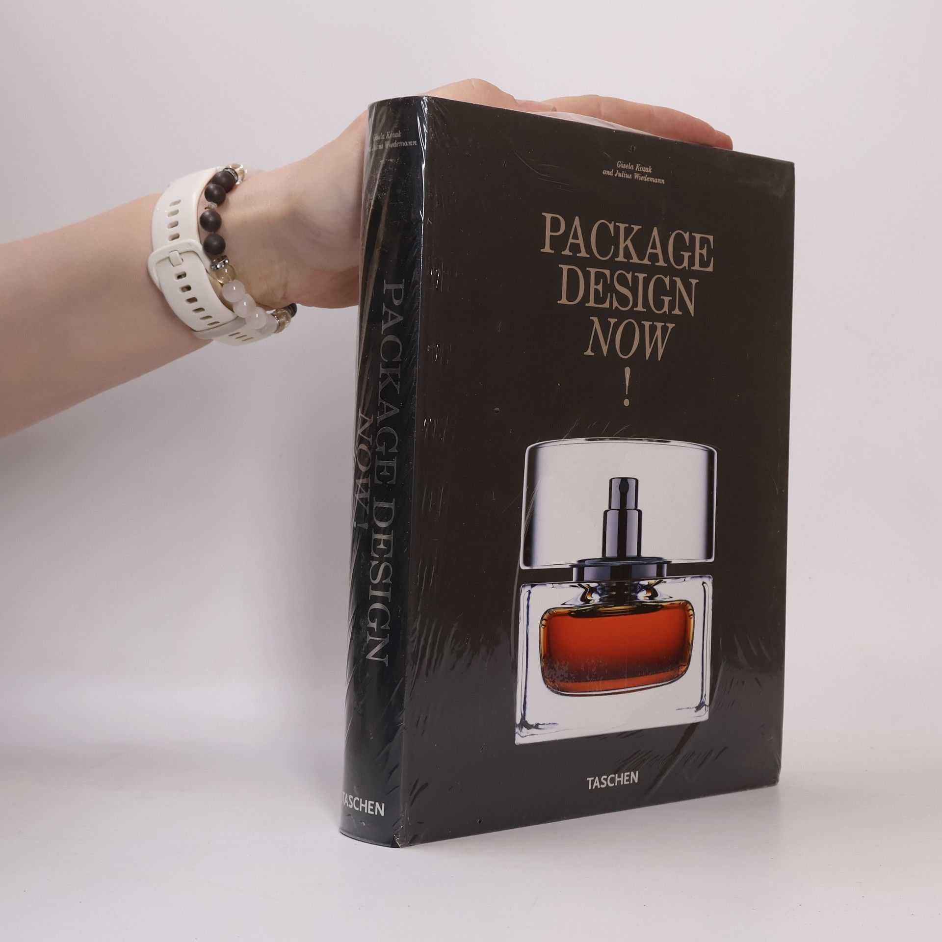 Gisela Ruth Kozak Package design now!