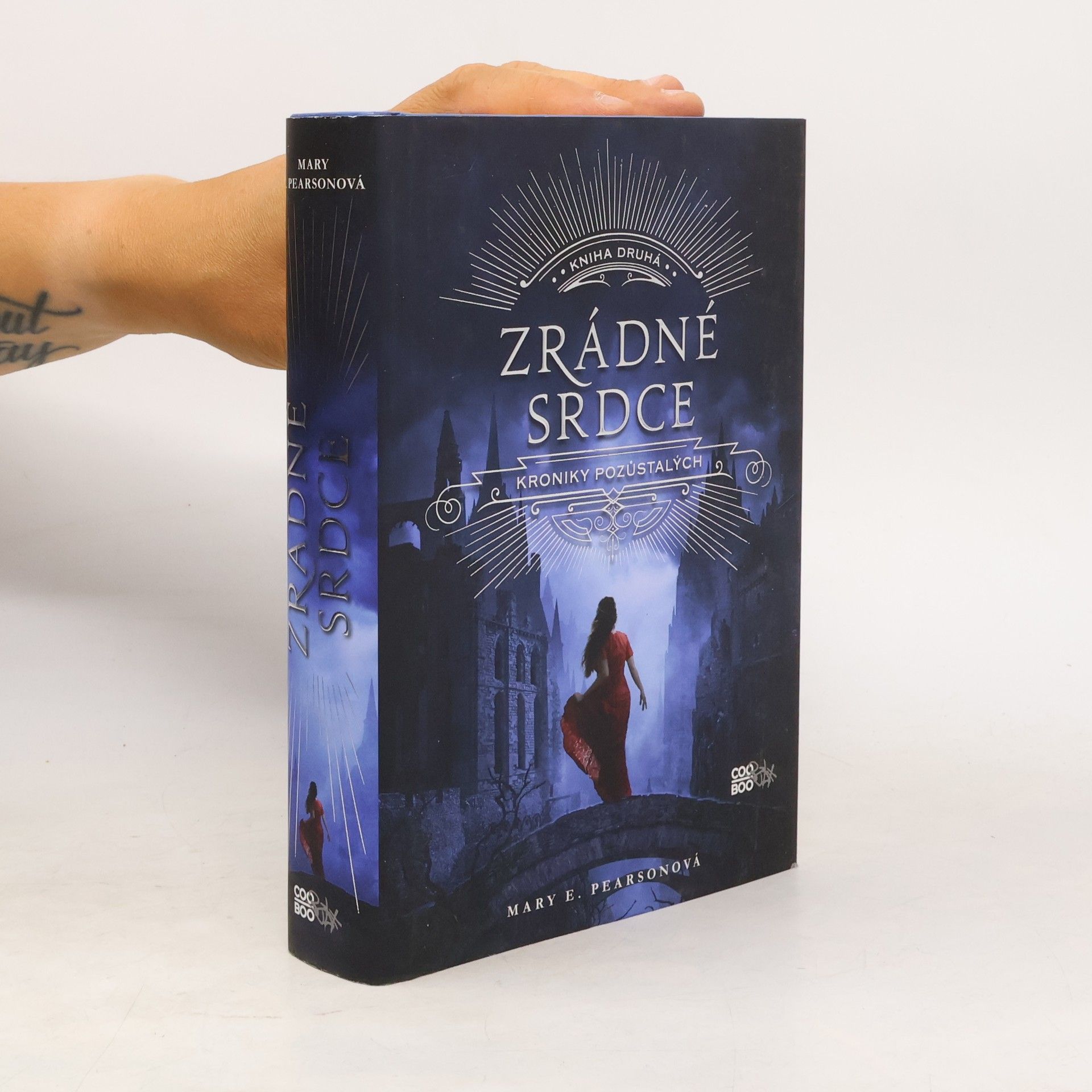 Mary E. Pearson Zrádné srdce. Kroniky pozůstalých. Kniha druhá