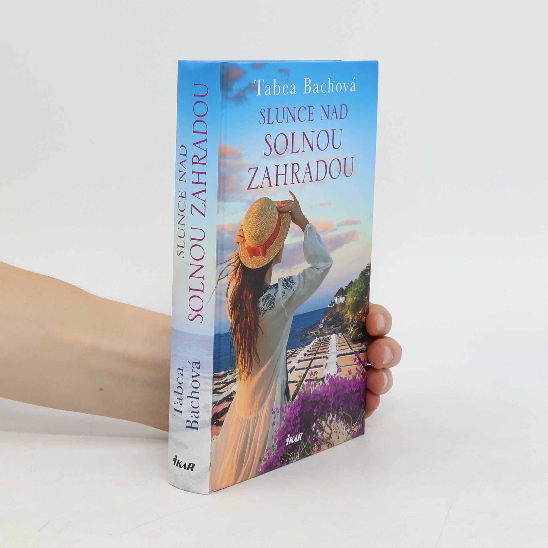 Tabea Bach Slunce nad solnou zahradou